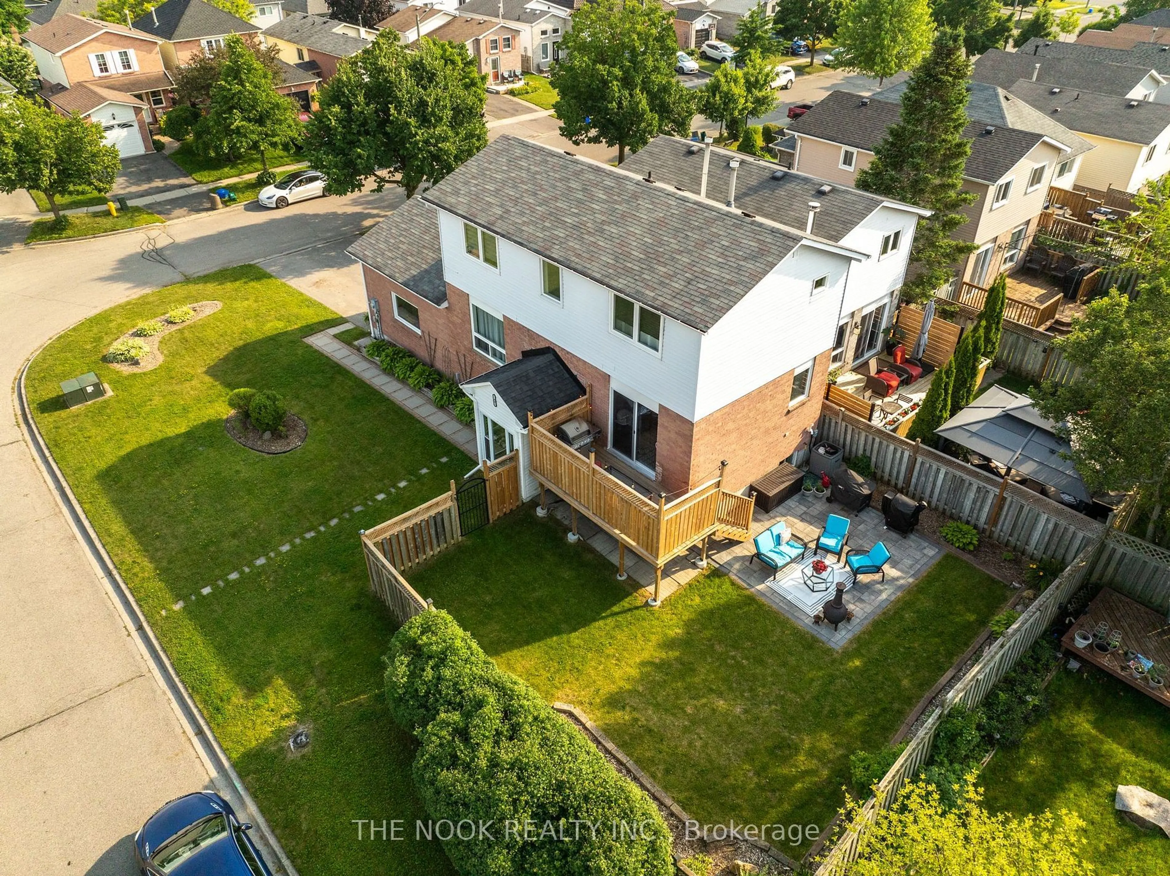 A pic from outside/outdoor area/front of a property/back of a property/a pic from drone, unknown for 44 Broadlands Cres, Clarington Ontario L1E 1R1