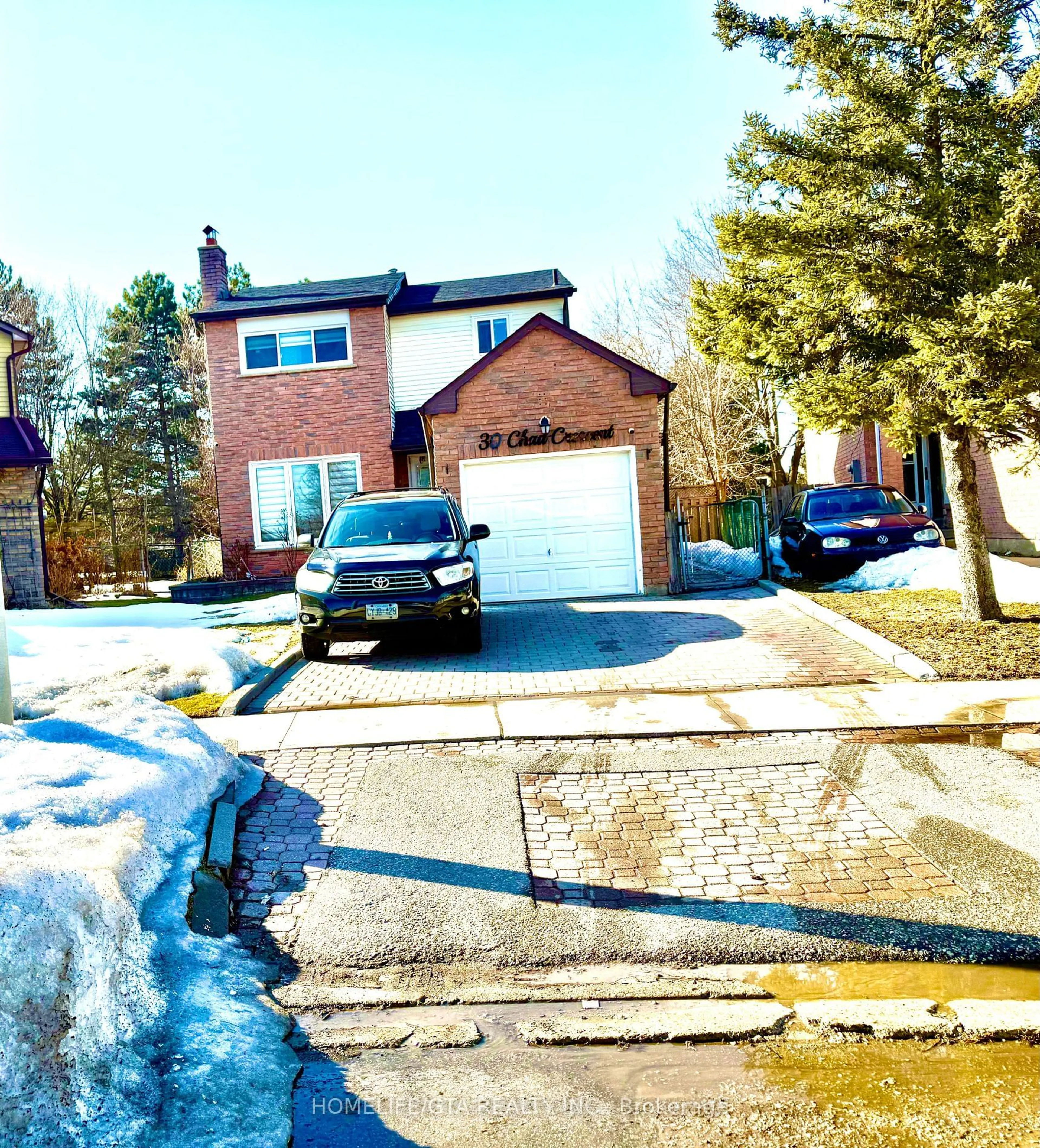 A pic from outside/outdoor area/front of a property/back of a property/a pic from drone, street for 30 Chad Cres, Toronto Ontario M1B 2Z6