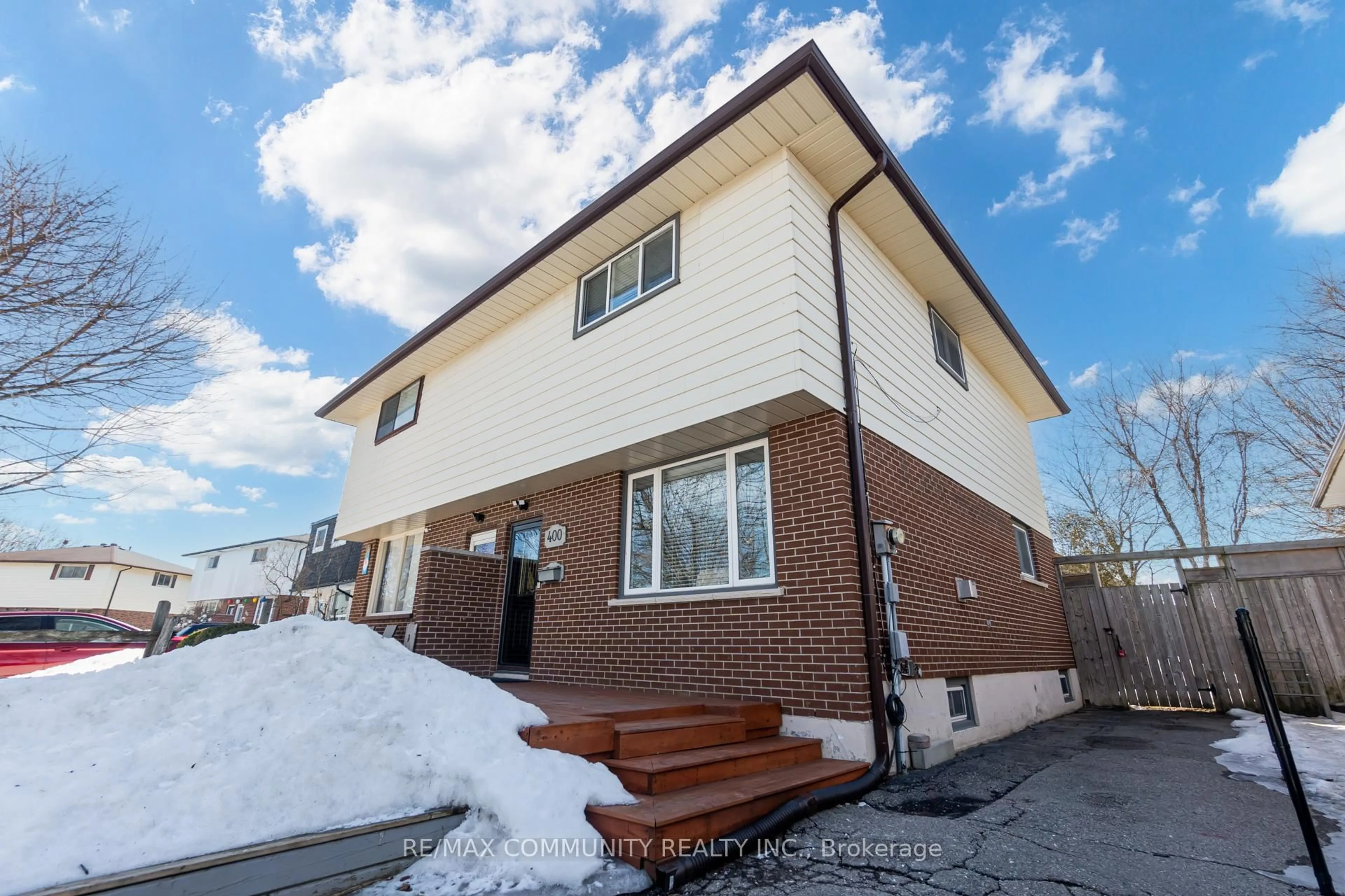 Home with brick exterior material, street for 400 Maplewood Dr, Oshawa Ontario L1G 5R6