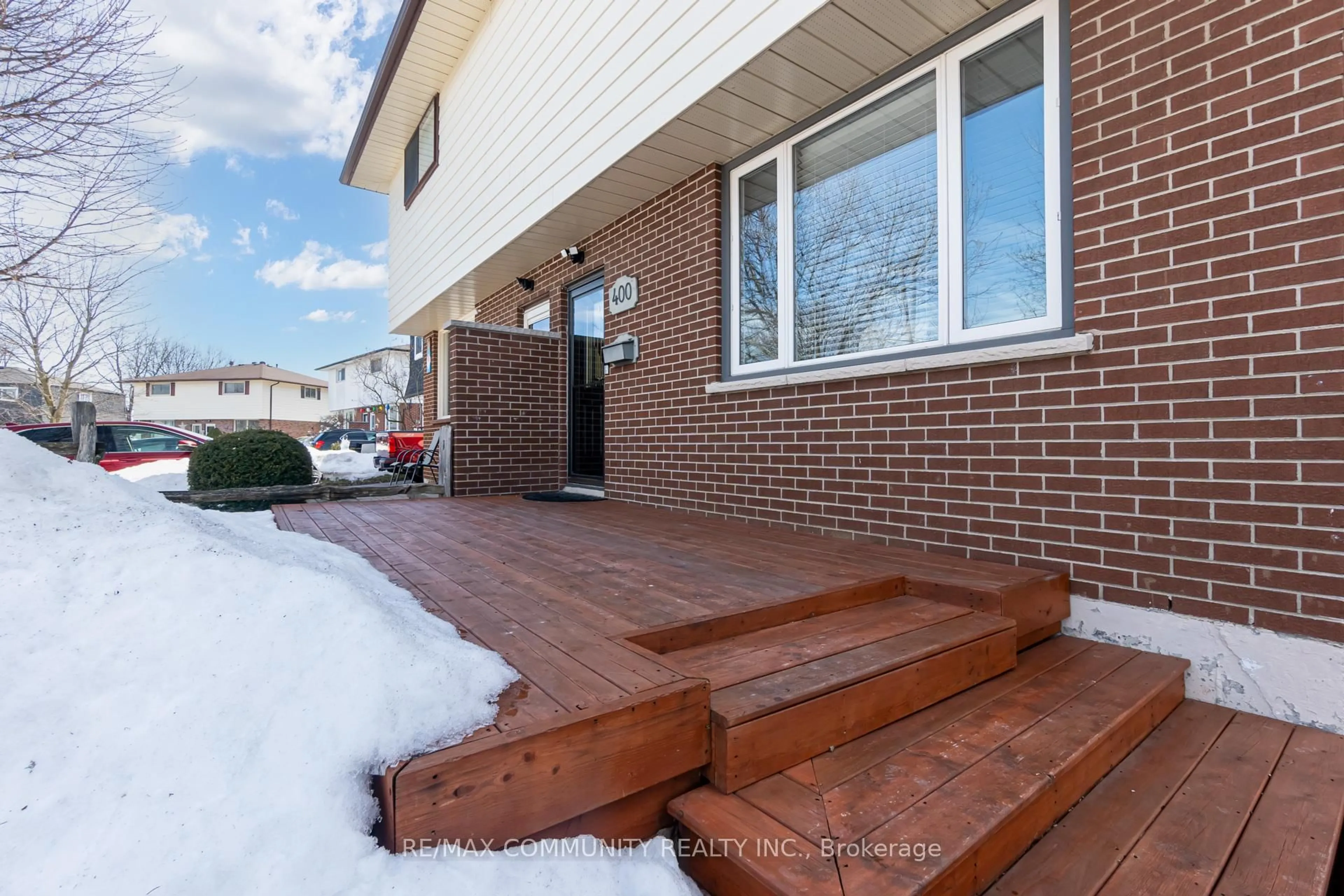 Patio, unknown for 400 Maplewood Dr, Oshawa Ontario L1G 5R6