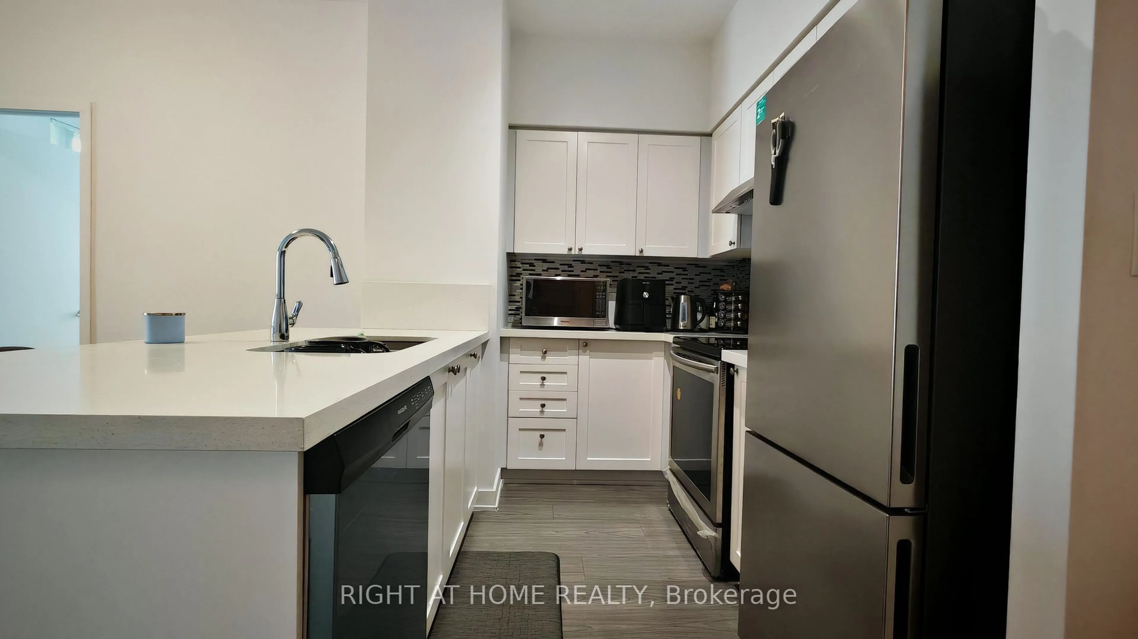 Standard kitchen, unknown for 36 Lee Centre Dr #PH502, Toronto Ontario M1H 3K2