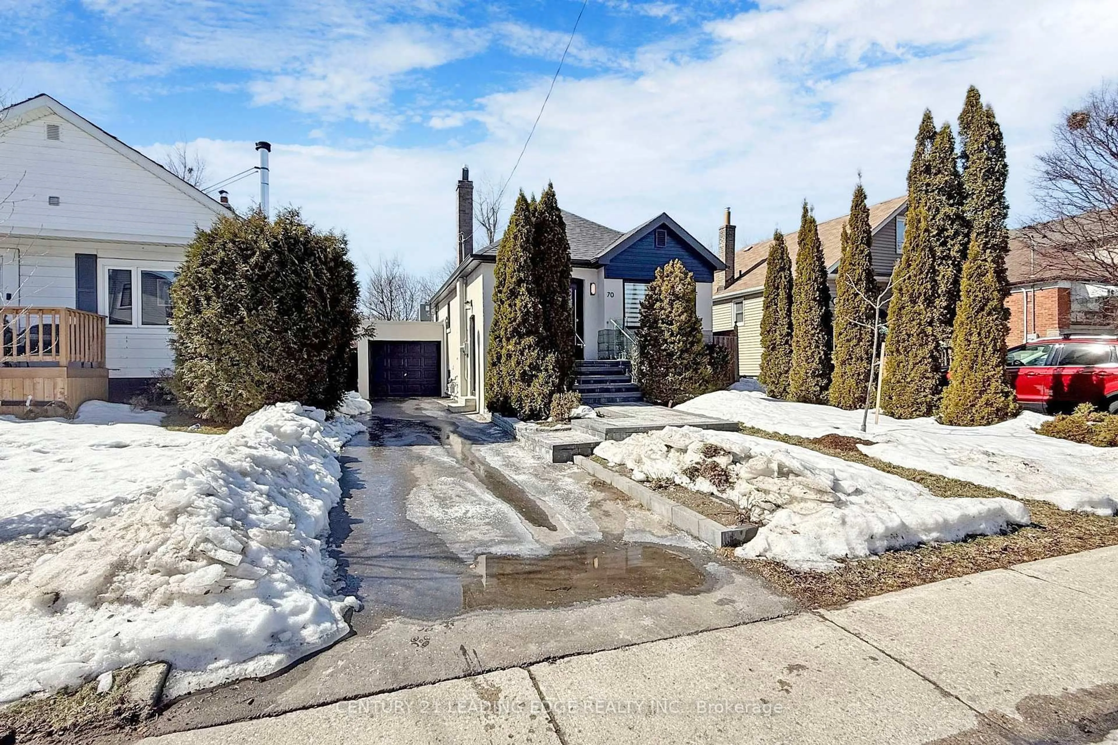 A pic from outside/outdoor area/front of a property/back of a property/a pic from drone, street for 70 Atlee Ave, Toronto Ontario M1N 3X2