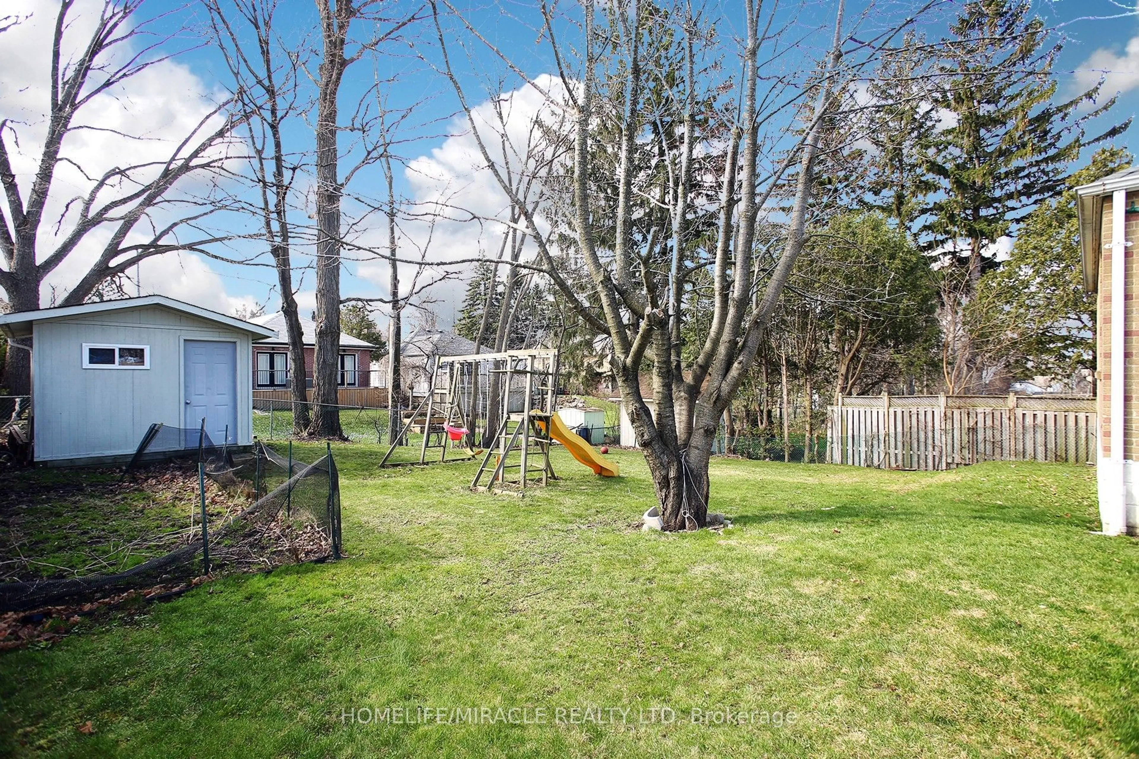 A pic from outside/outdoor area/front of a property/back of a property/a pic from drone, forest/trees view for 23 Colonial Ave, Toronto Ontario M1M 2C3