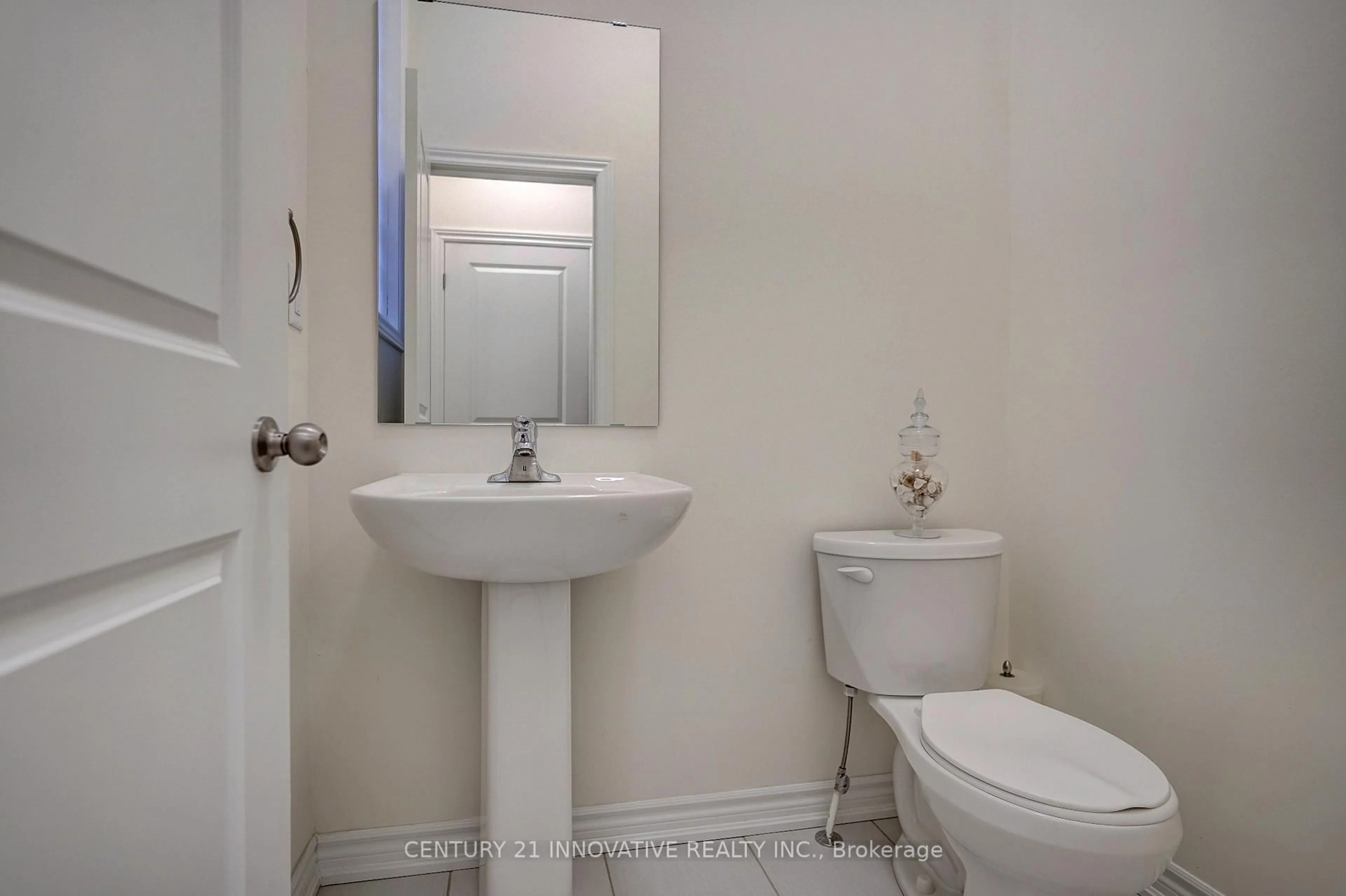 Standard bathroom, unknown for 24 Van Wart St, Whitby Ontario L1P 0P8