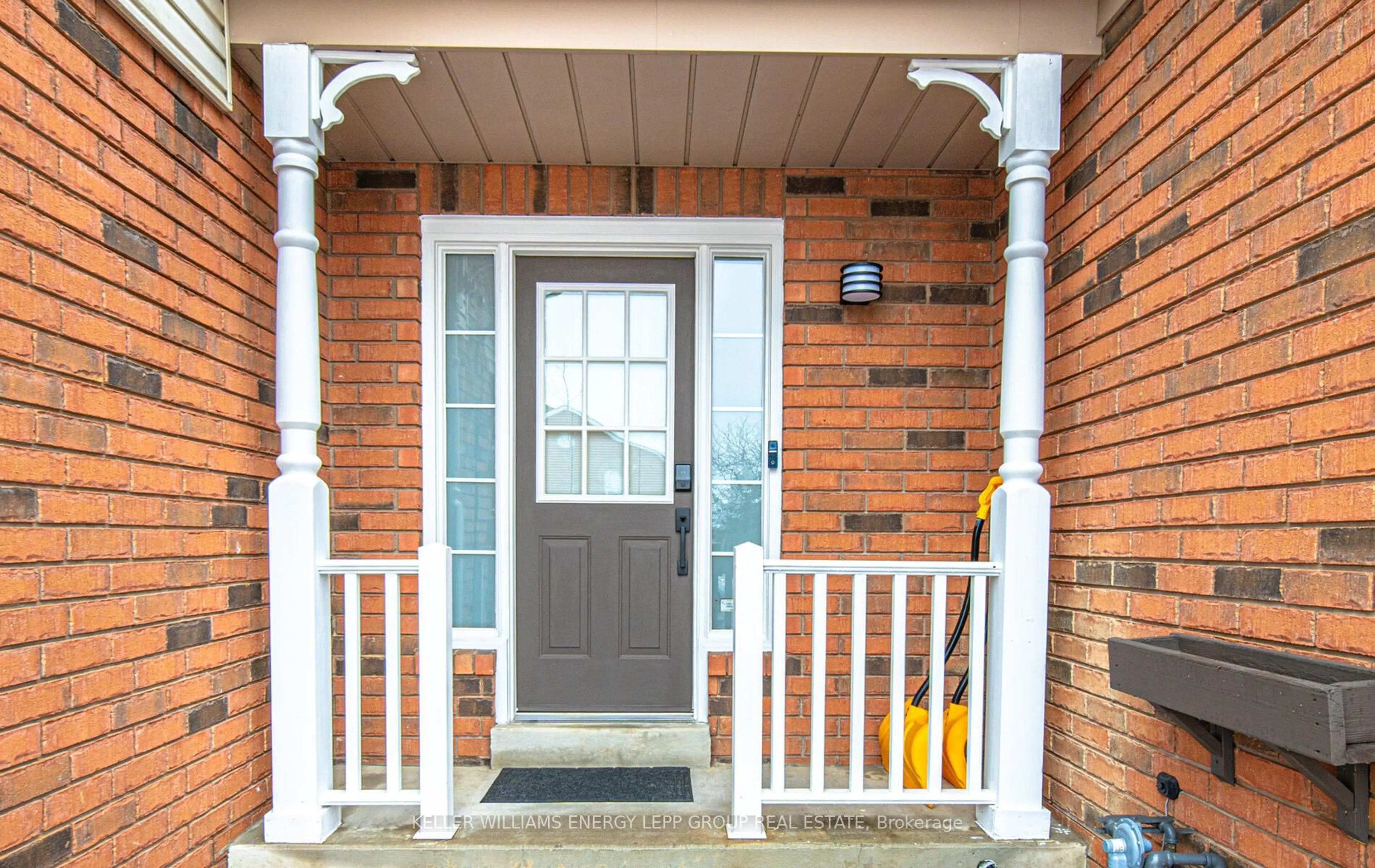 Indoor entryway for 42 Jays Dr, Whitby Ontario L1R 2P6