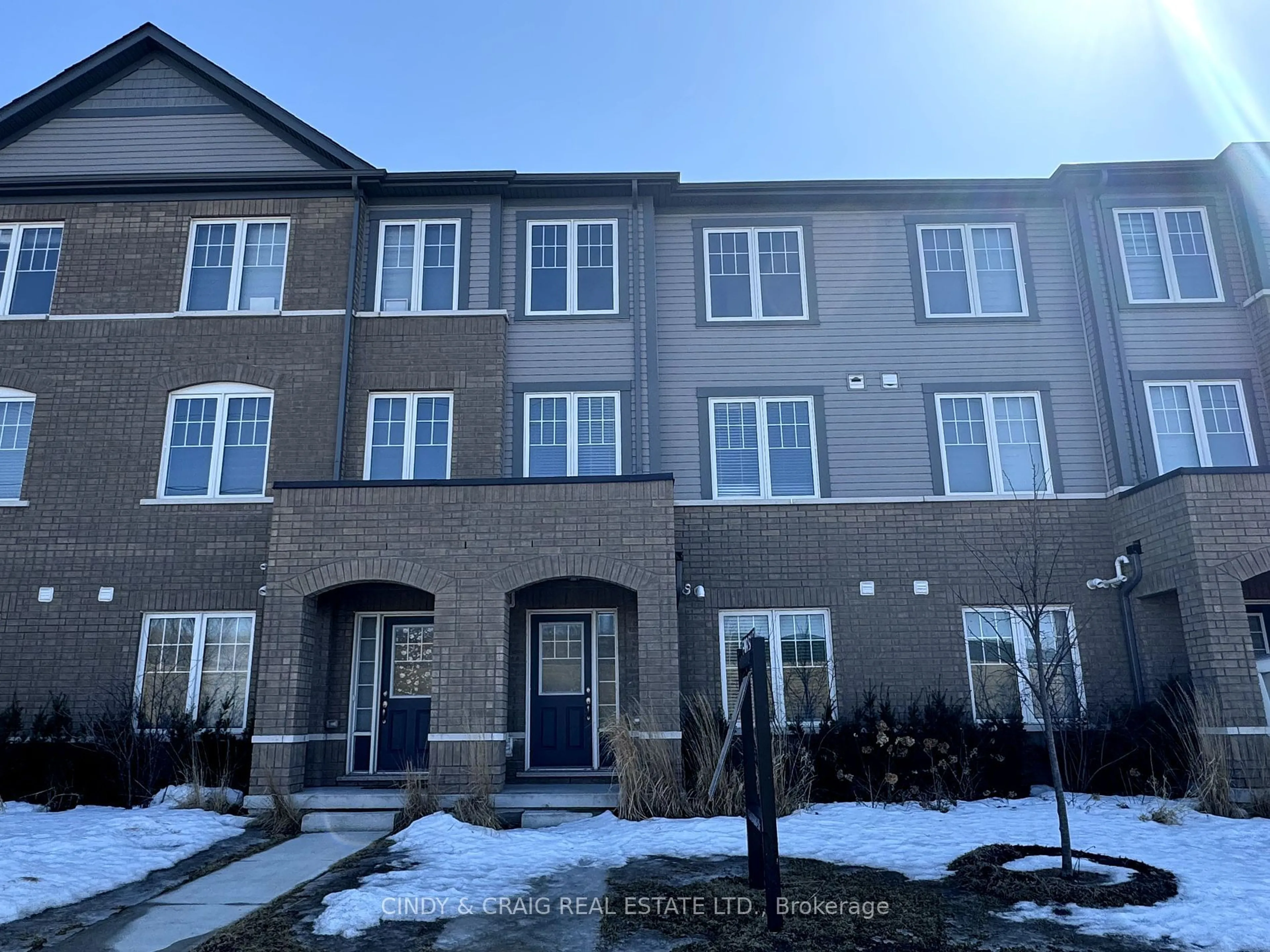 A pic from outside/outdoor area/front of a property/back of a property/a pic from drone, building for 870 Atwater Path, Oshawa Ontario L1J 0E8