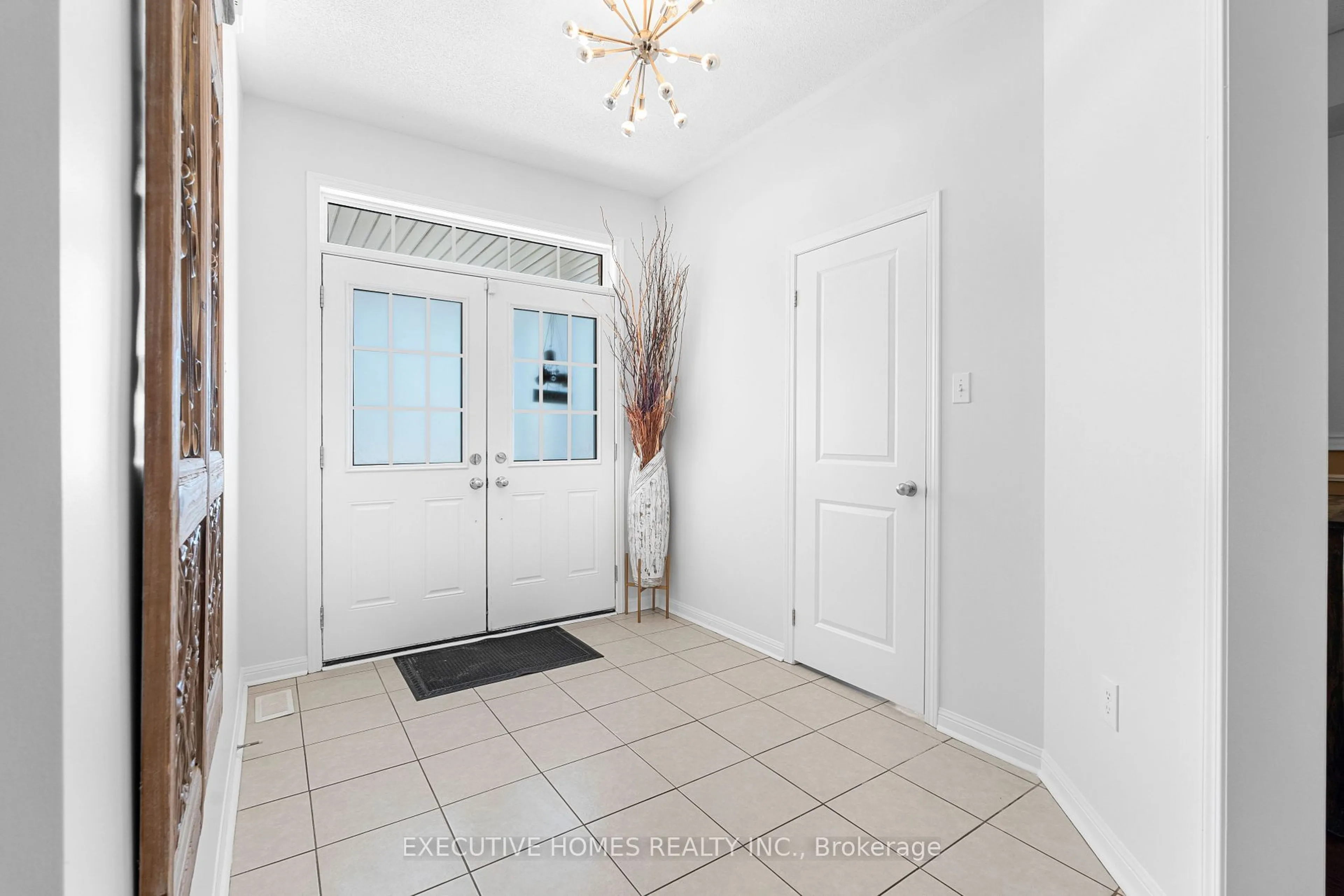 Indoor entryway for 26 Kenneth Cole Dr, Clarington Ontario L1C 3K2