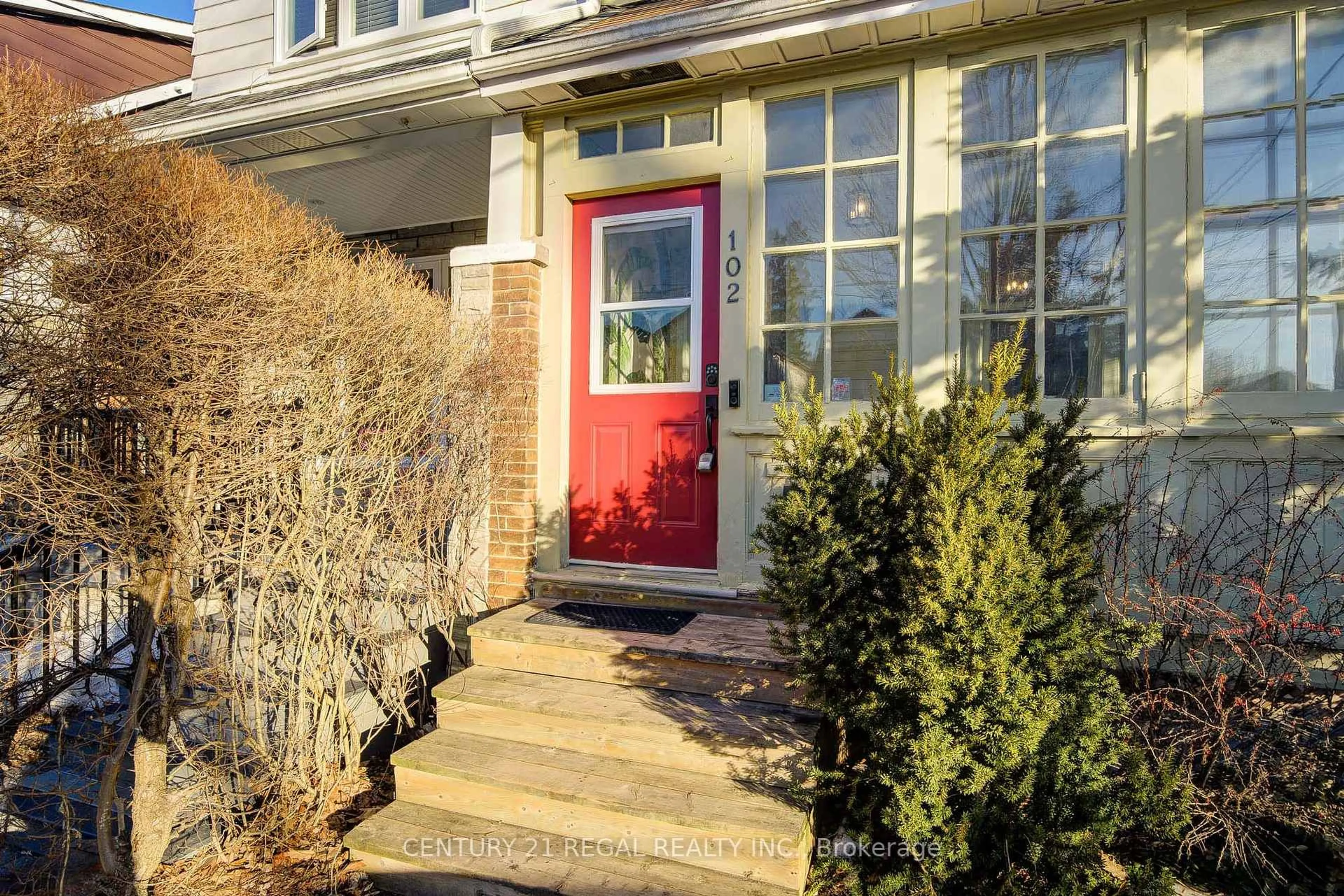 Indoor entryway for 102 Frater Ave, Toronto Ontario M4C 2H8