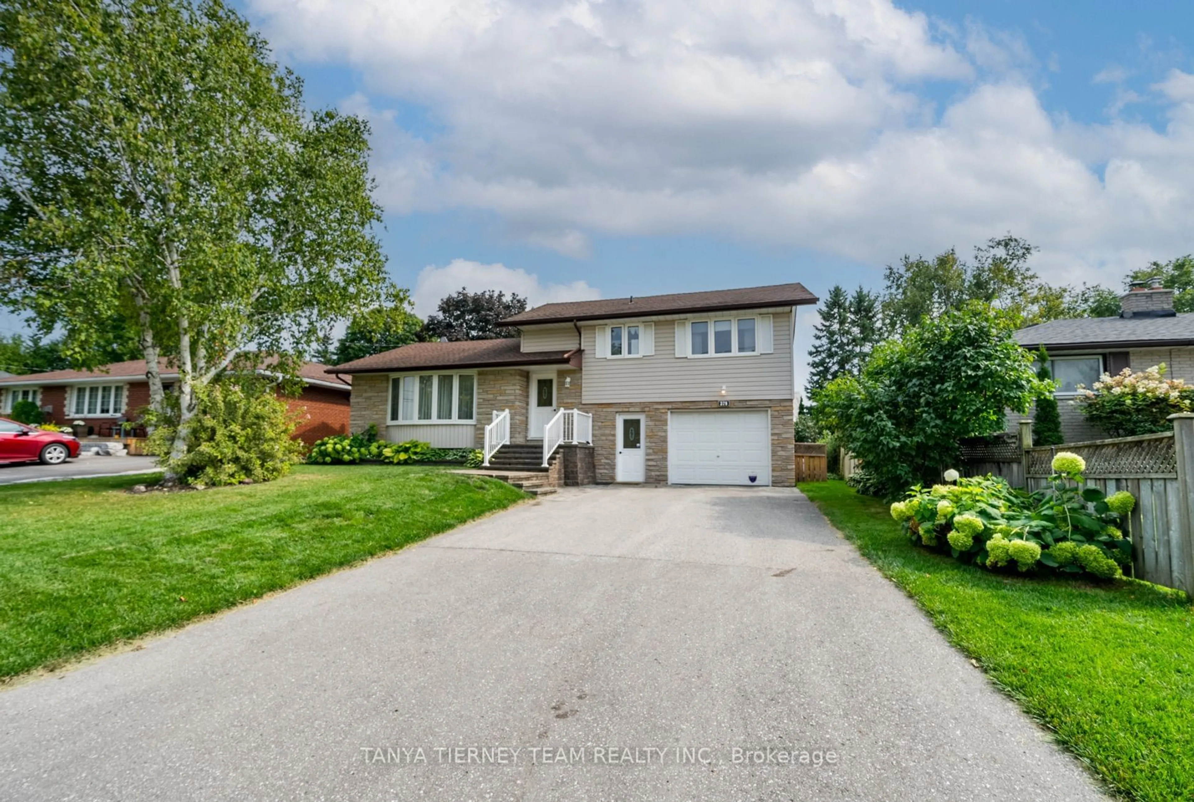 A pic from outside/outdoor area/front of a property/back of a property/a pic from drone, street for 378 Major St, Scugog Ontario L9L 1E8