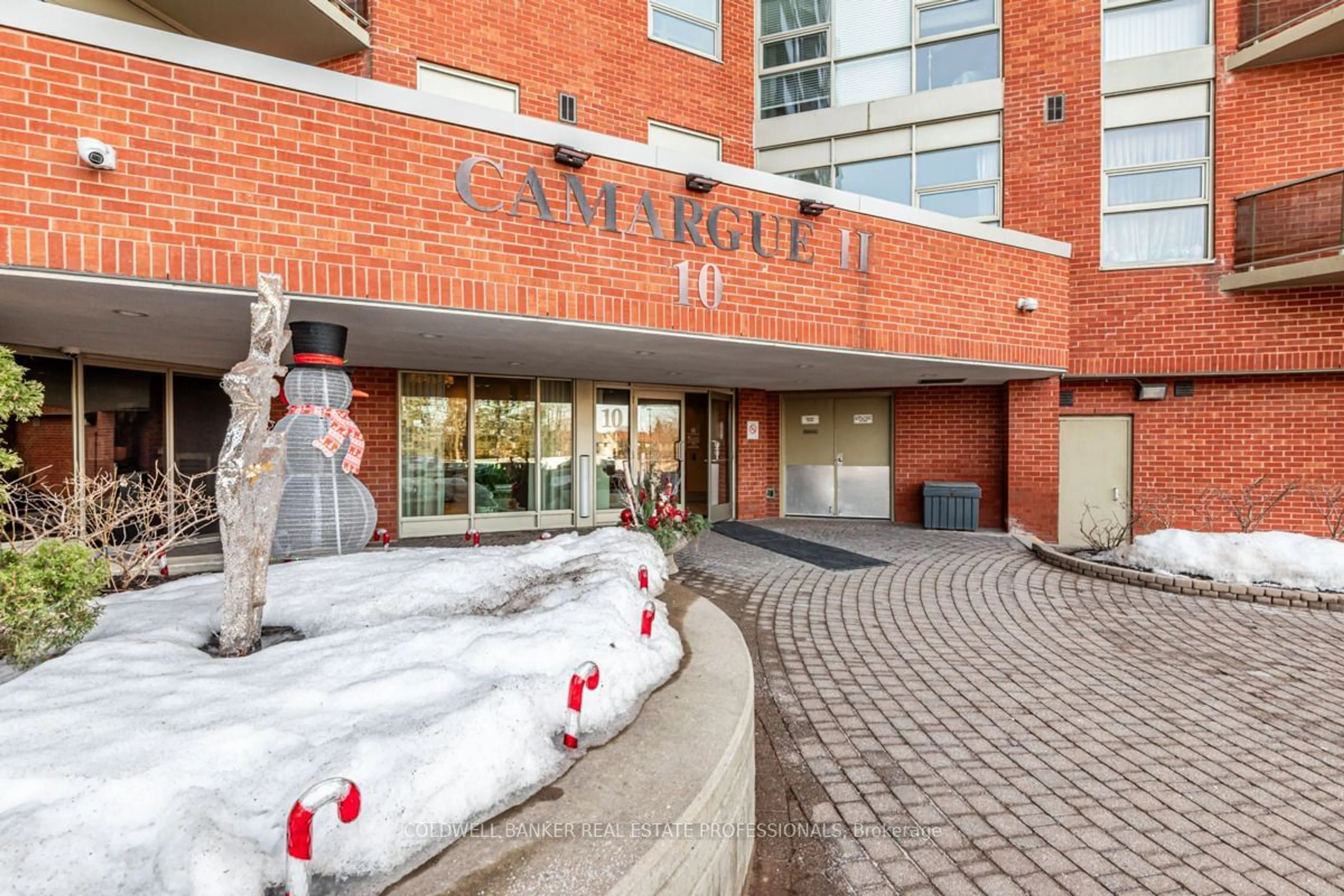 Indoor foyer for 10 Dean Park Rd #1019, Toronto Ontario M1B 3G8