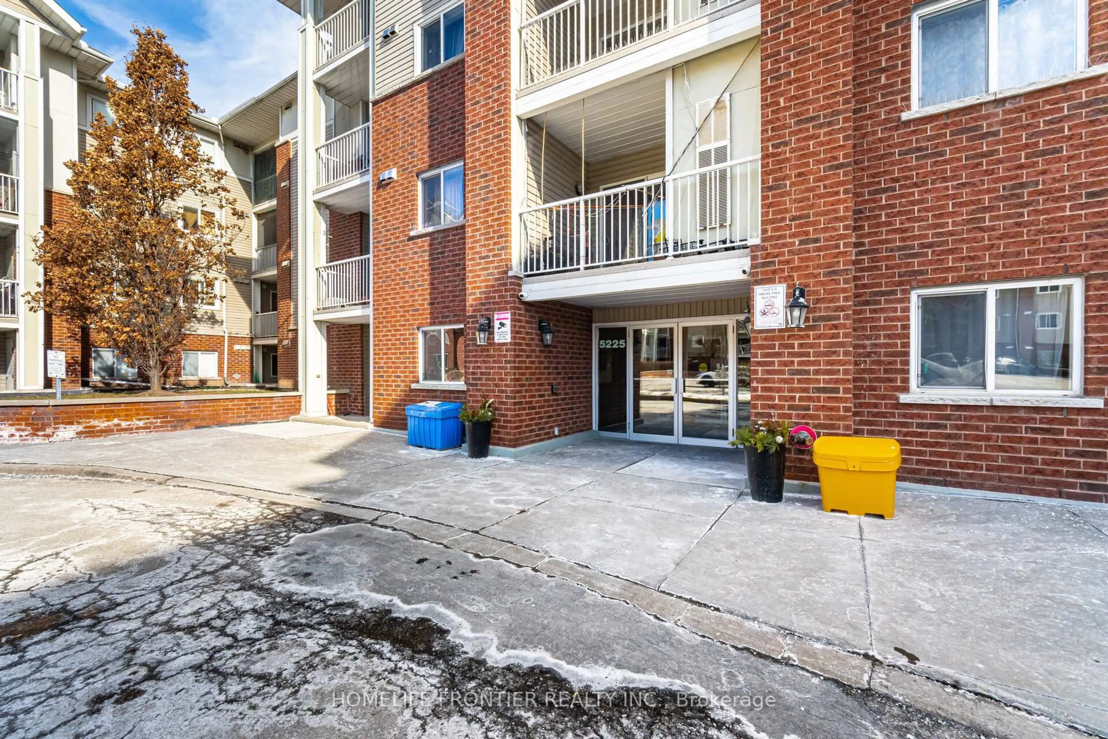 Patio, unknown for 5225 Finch Ave #313, Toronto Ontario M1S 5W8