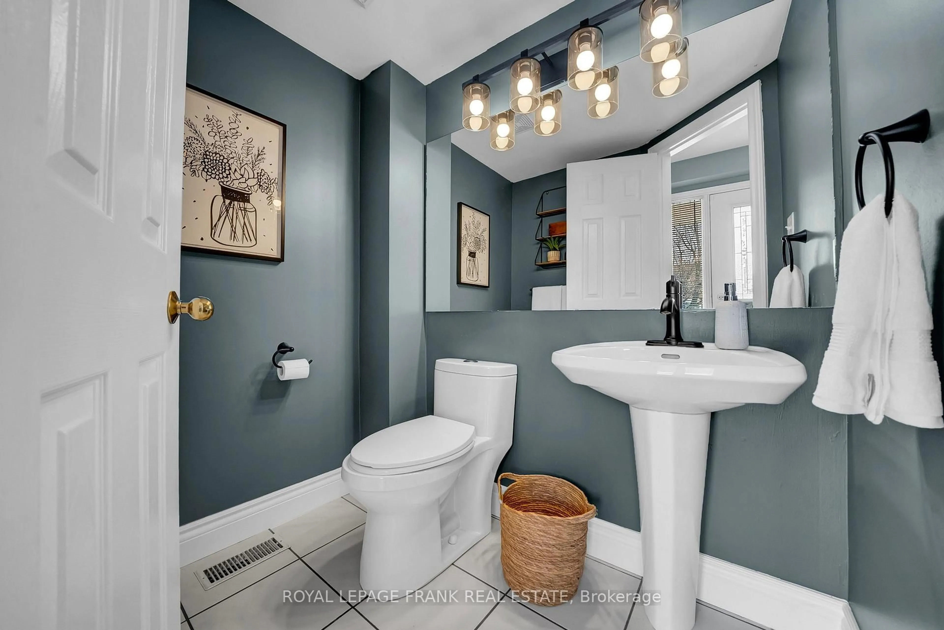 Standard bathroom, ceramic/tile floor for 49 Hearthstone Cres, Clarington Ontario L1E 2X8