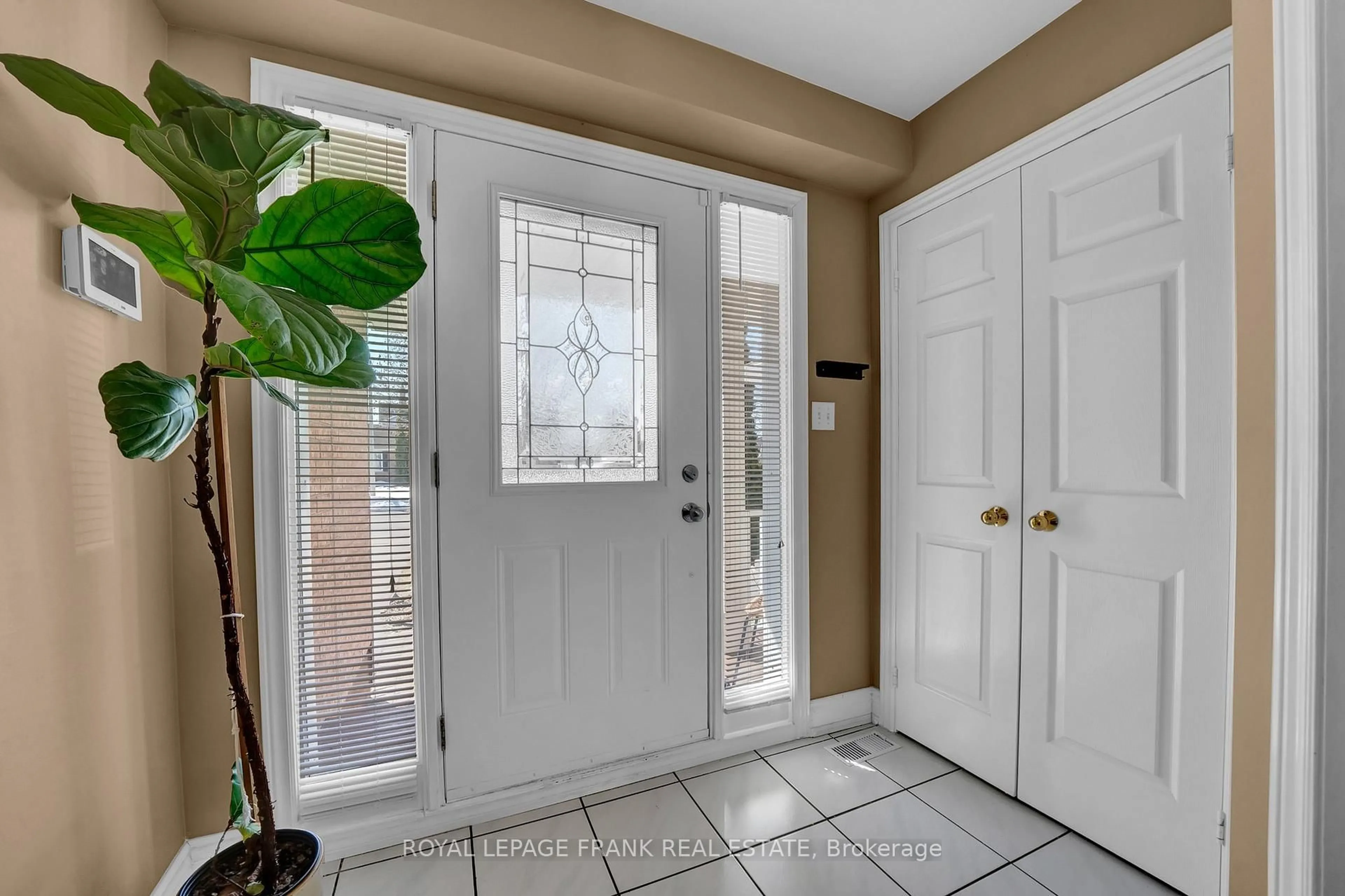 Indoor entryway for 49 Hearthstone Cres, Clarington Ontario L1E 2X8