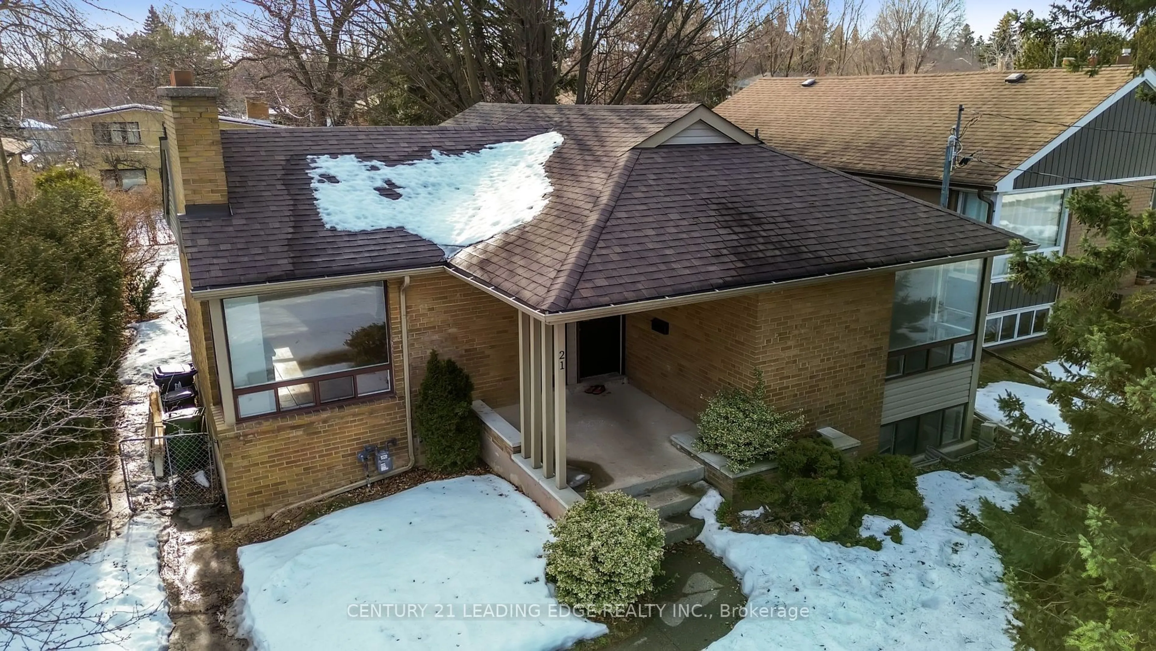 A pic from outside/outdoor area/front of a property/back of a property/a pic from drone, unknown for 21 Rossander Crt, Toronto Ontario M1J 2B6