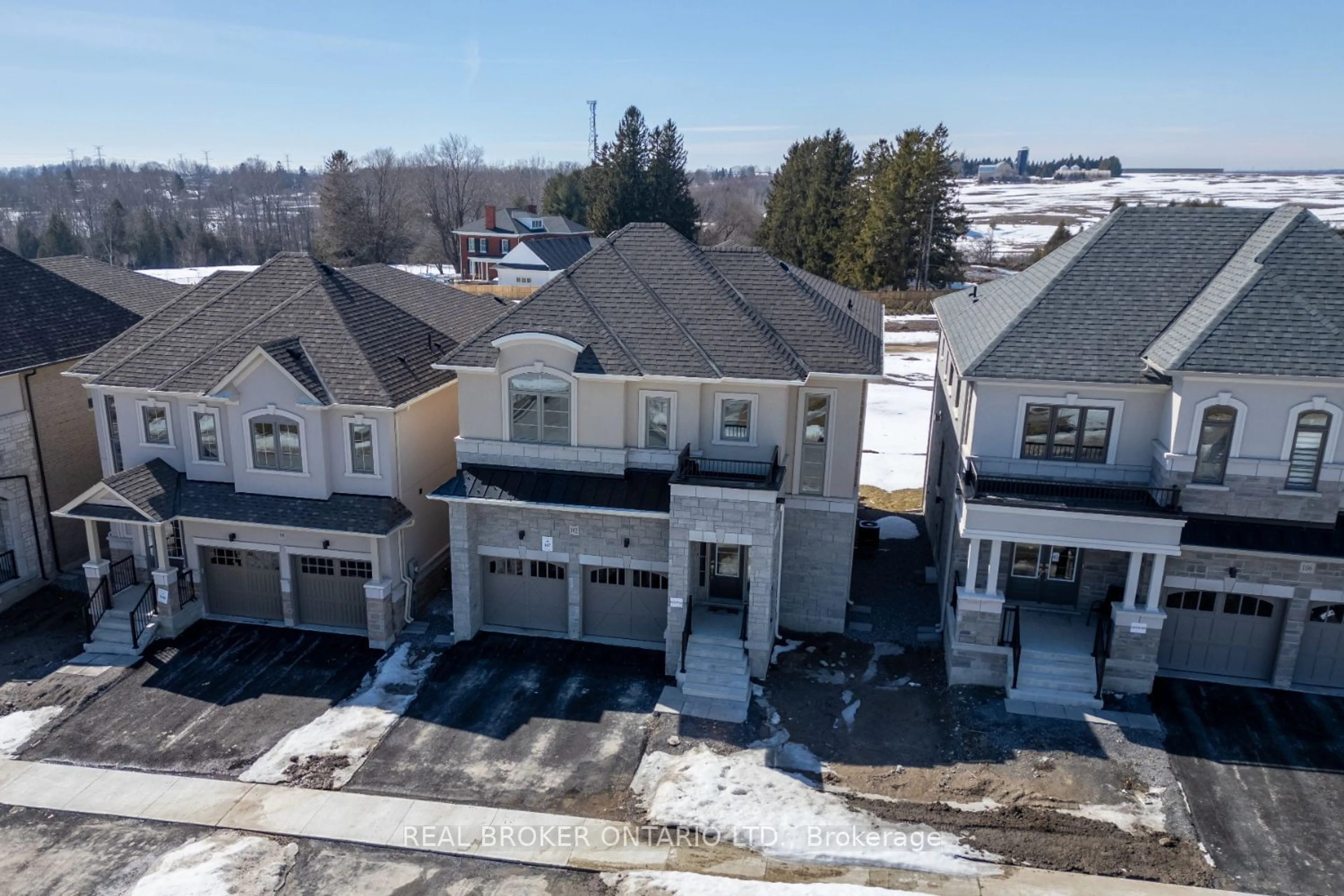 A pic from outside/outdoor area/front of a property/back of a property/a pic from drone, unknown for 102 Belmont Dr, Clarington Ontario L1B 0W8