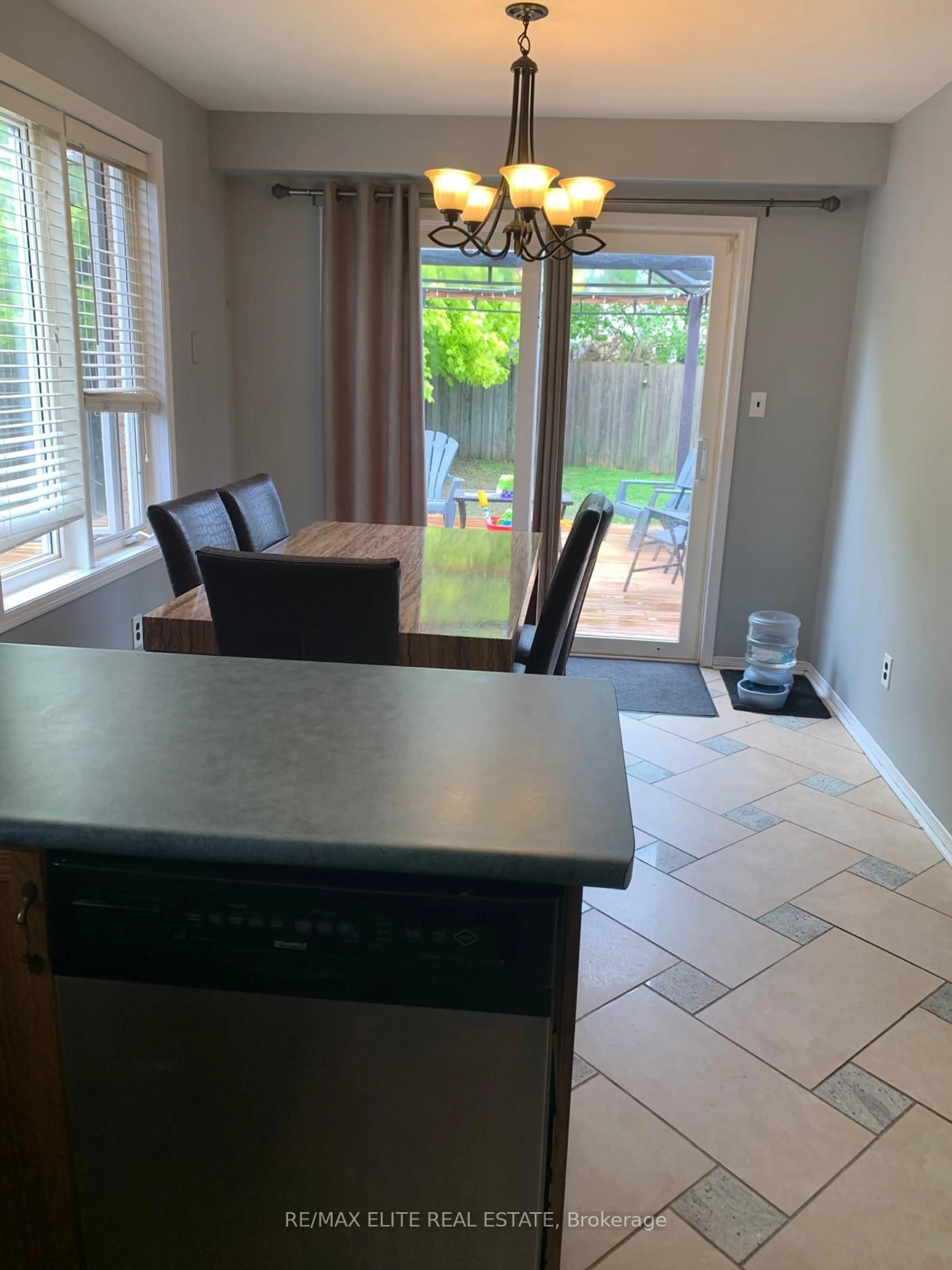 Unknown for 1785 Mcgill Crt, Oshawa Ontario L1G 8A3