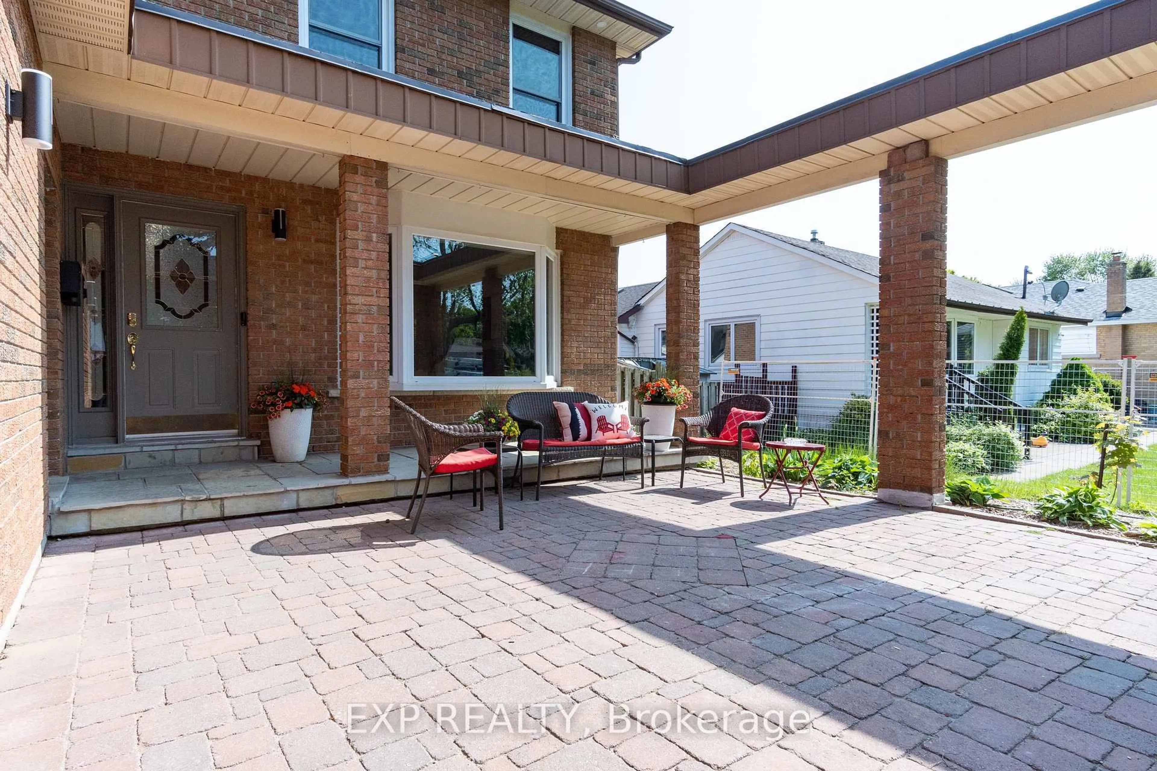 Patio, street for 124 Bathgate Dr, Toronto Ontario M1C 1T5