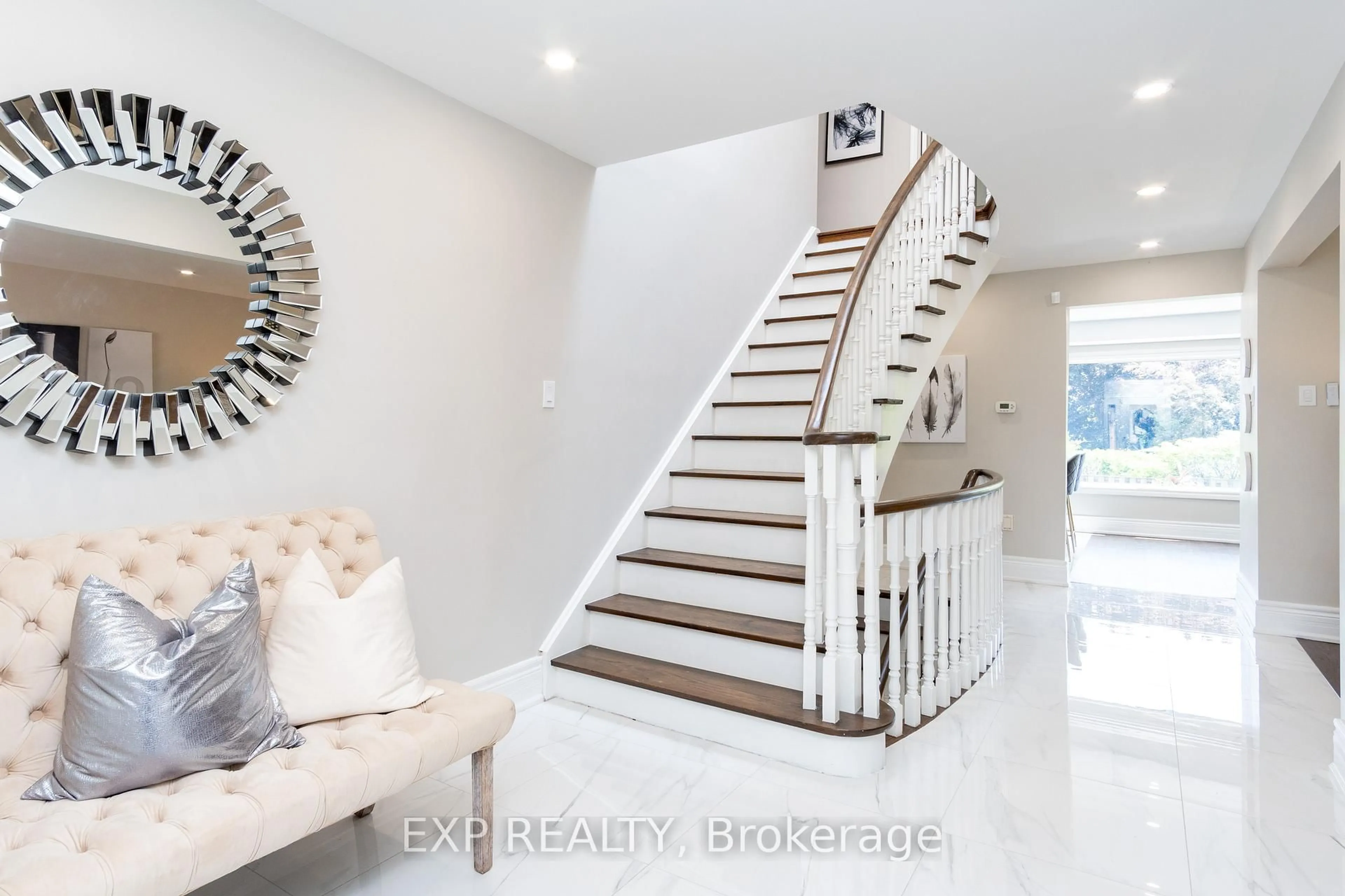 Stairs for 124 Bathgate Dr, Toronto Ontario M1C 1T5