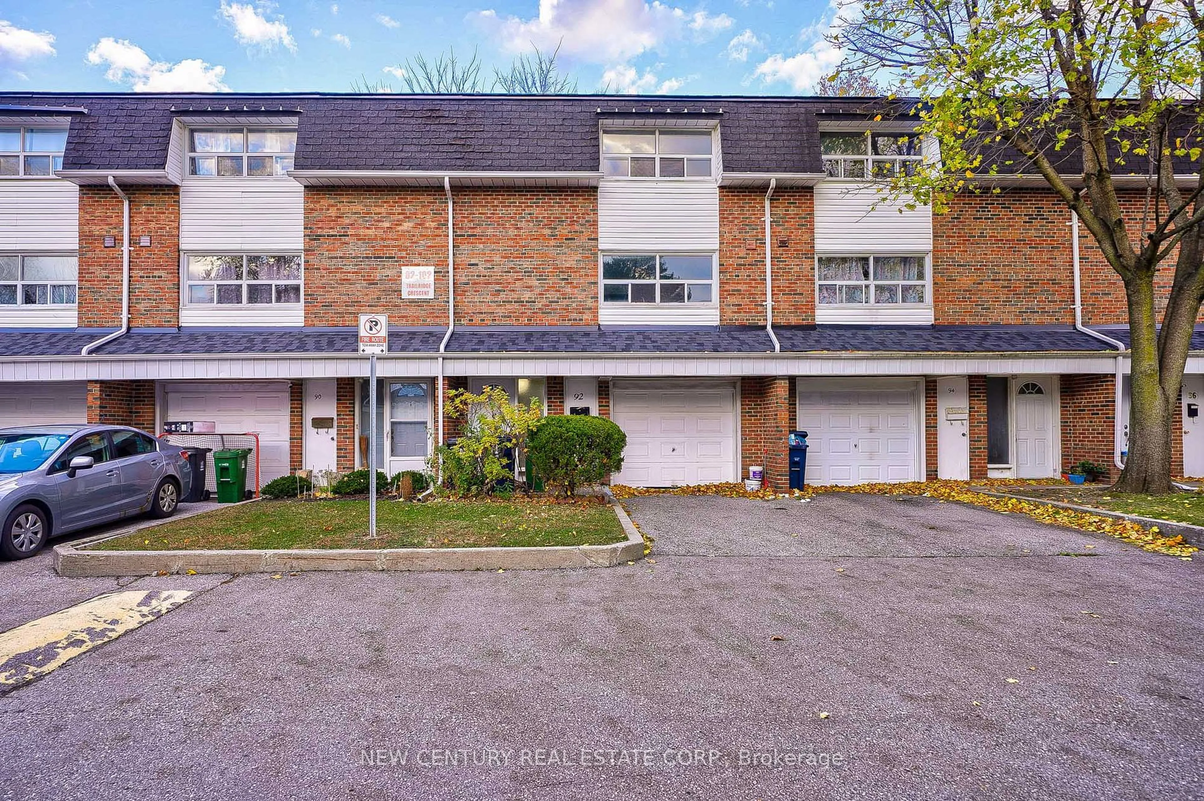 A pic from outside/outdoor area/front of a property/back of a property/a pic from drone, street for 92 Trailridge Cres #63, Toronto Ontario M1E 4C5