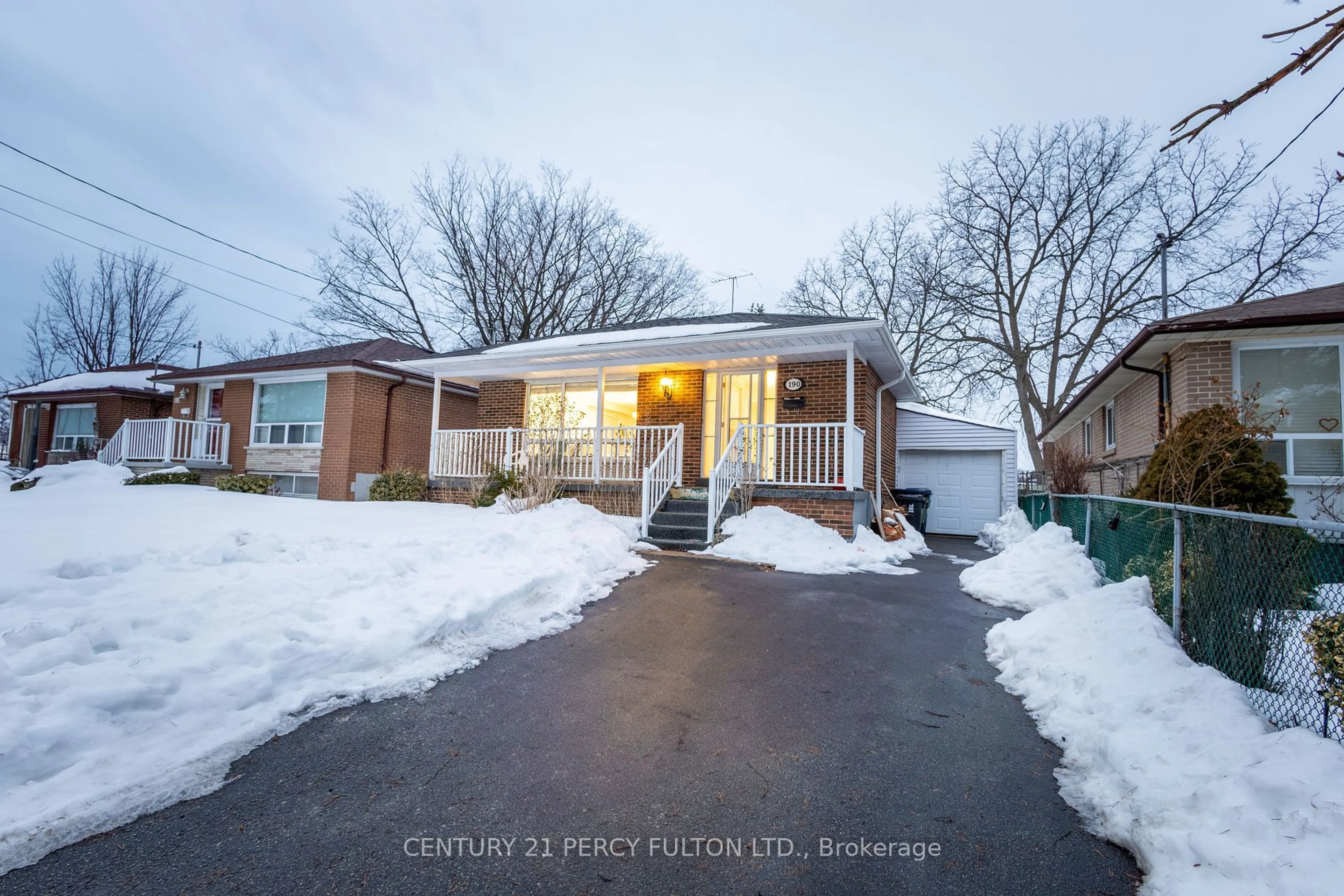 A pic from outside/outdoor area/front of a property/back of a property/a pic from drone, street for 190 Morningside Ave, Toronto Ontario M1E 3C9