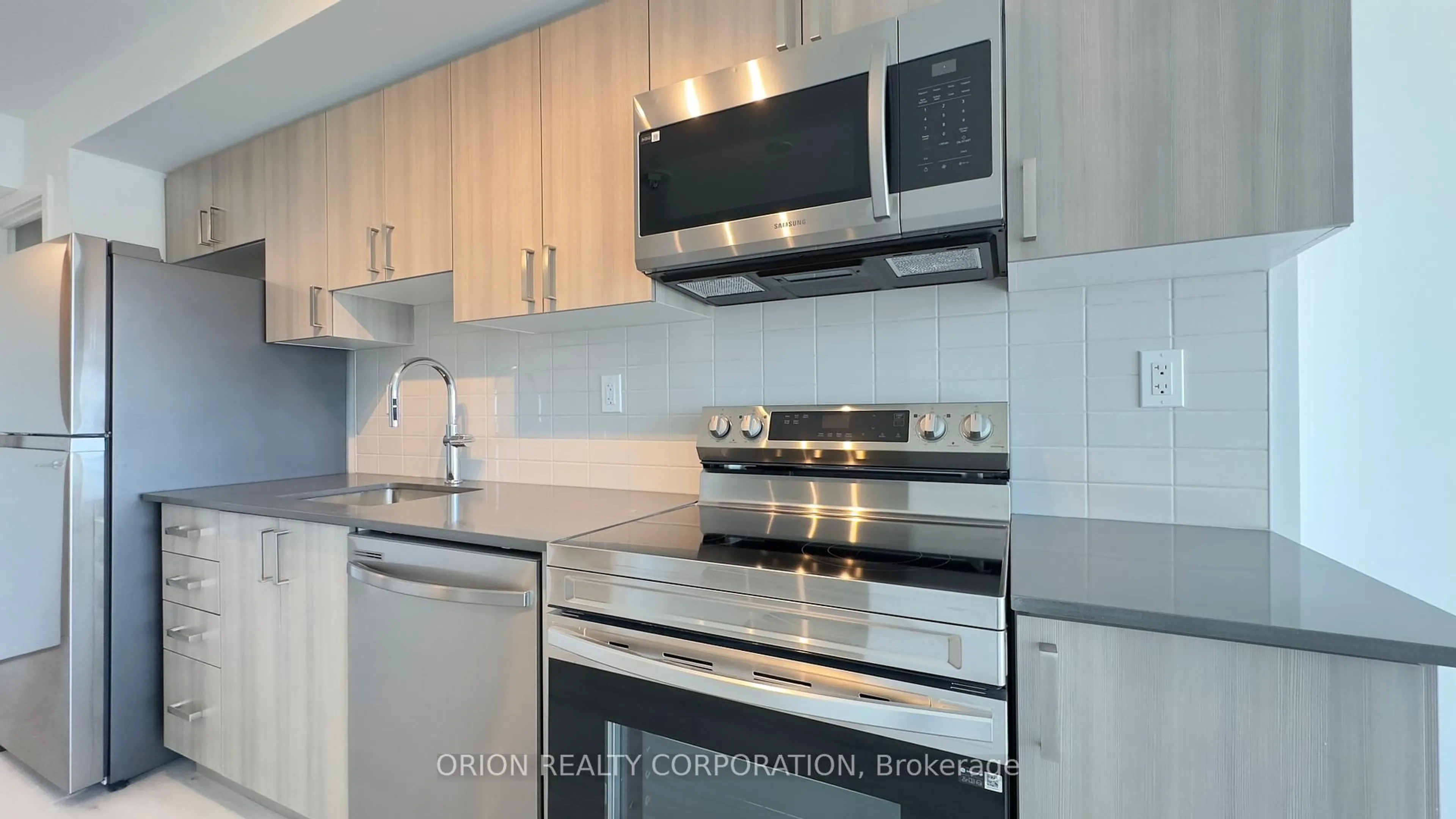 Standard kitchen, ceramic/tile floor for 1435 Celebration Dr #901, Pickering Ontario L1W 0C4