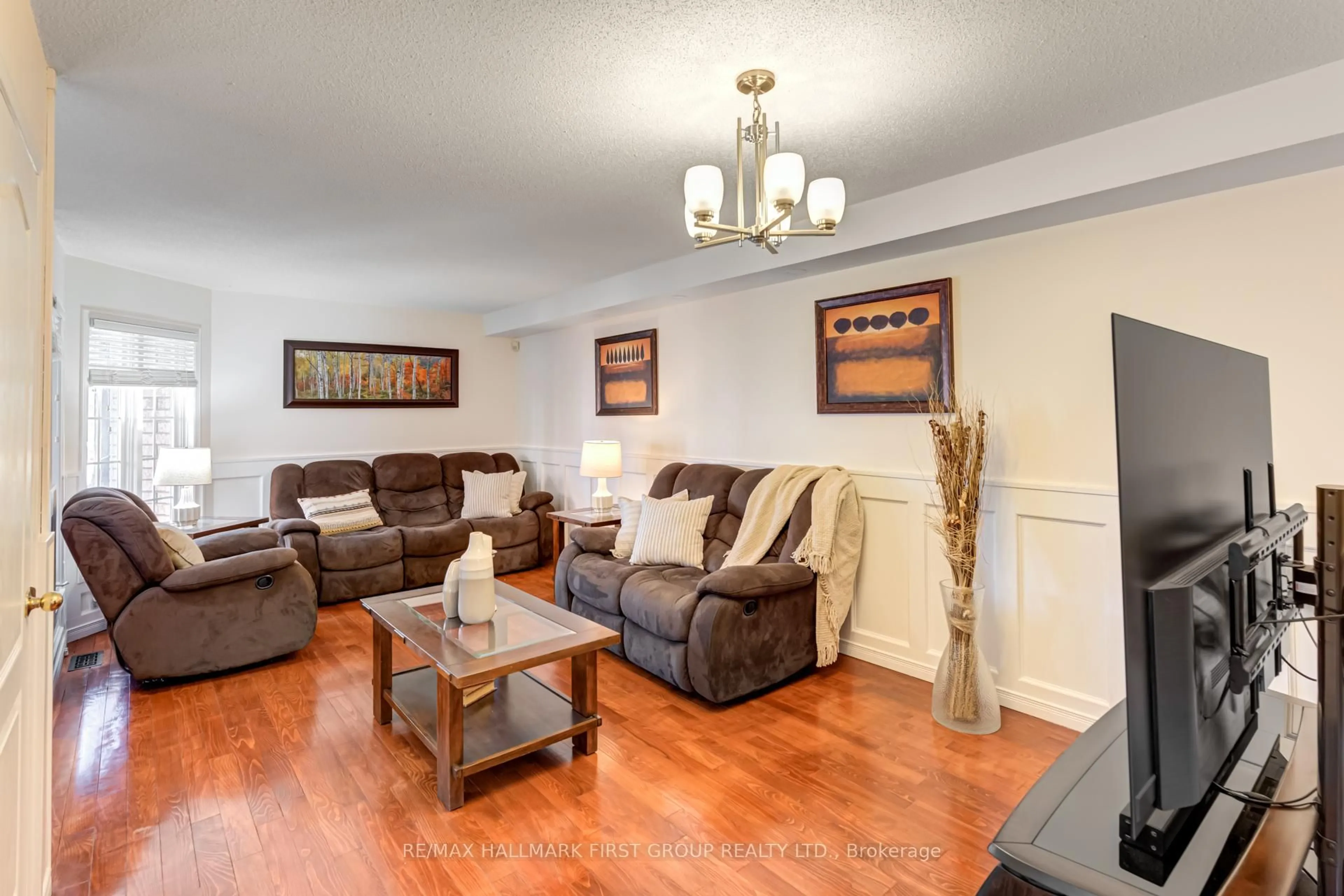 Living room with furniture, wood/laminate floor for 1718 Autumn Cres, Pickering Ontario L1V 6X4