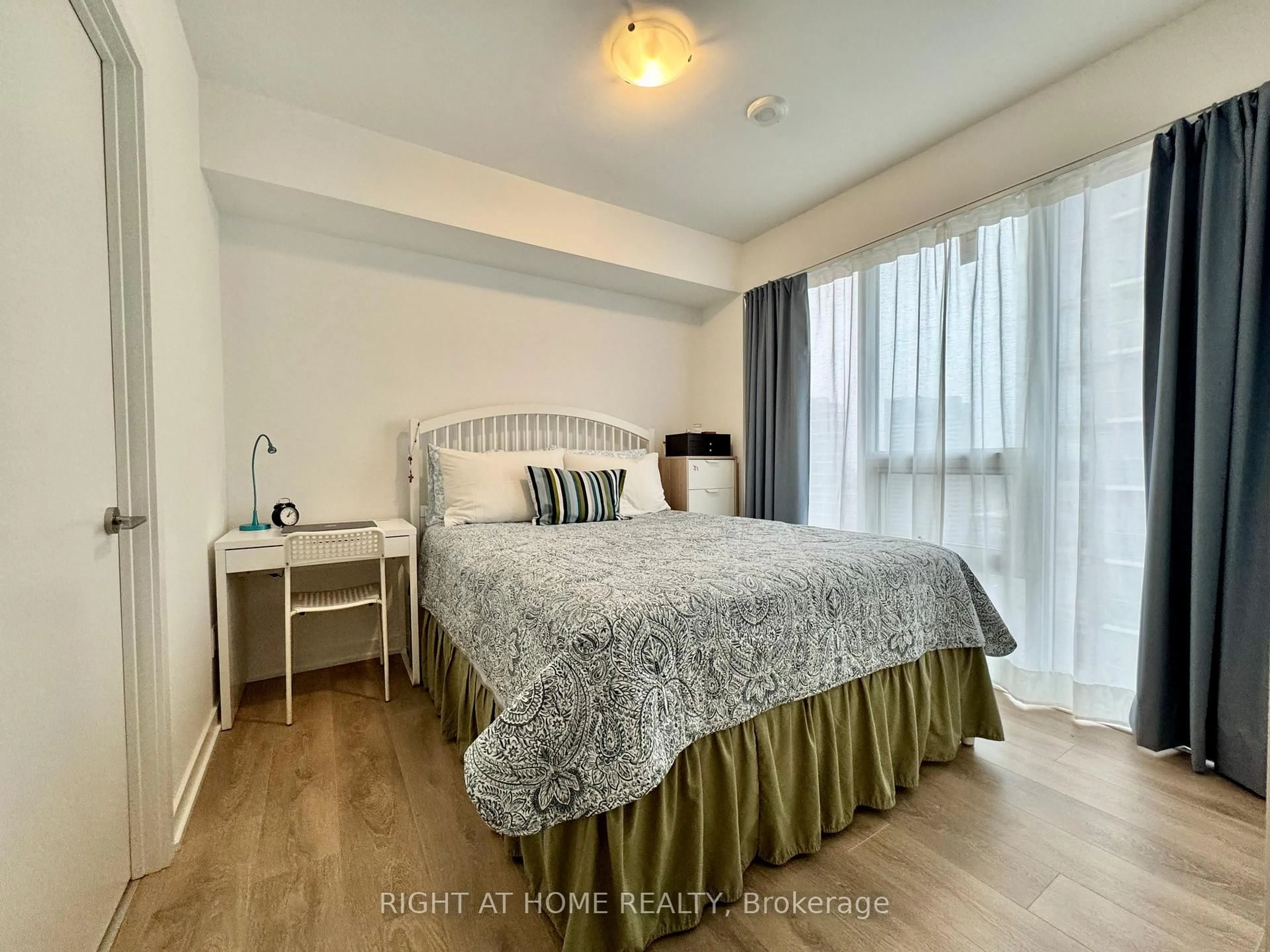 Bedroom with bed, wood/laminate floor for 2031 Kennedy Rd #2025, Toronto Ontario M1T 0B8