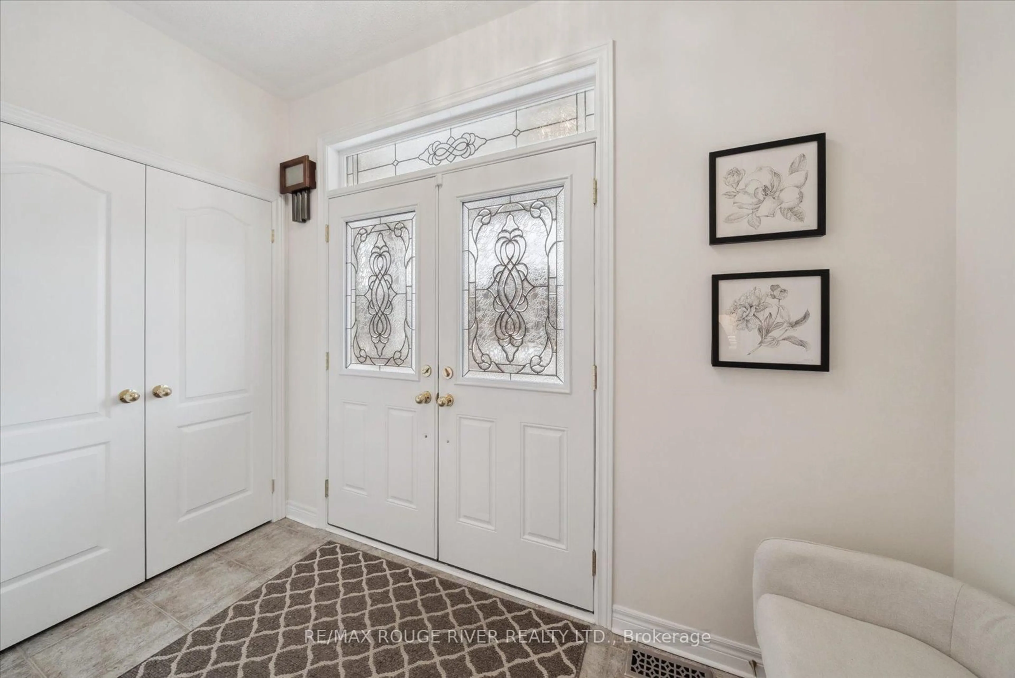 Indoor entryway for 119 Pedwell St, Clarington Ontario L1B 0E1