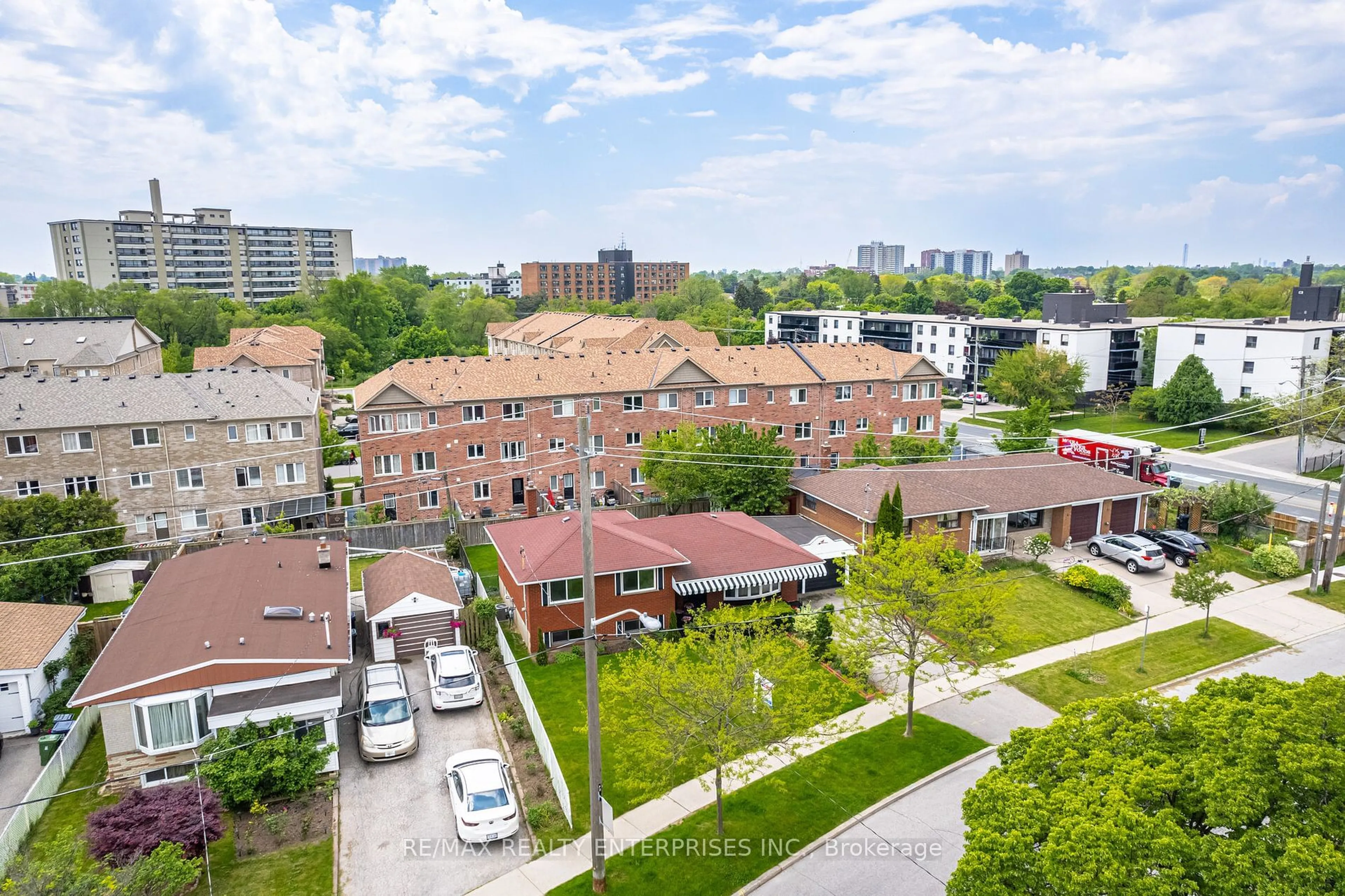 A pic from outside/outdoor area/front of a property/back of a property/a pic from drone, city buildings view from balcony for 3 Savarin St, Toronto Ontario M1J 1Z7