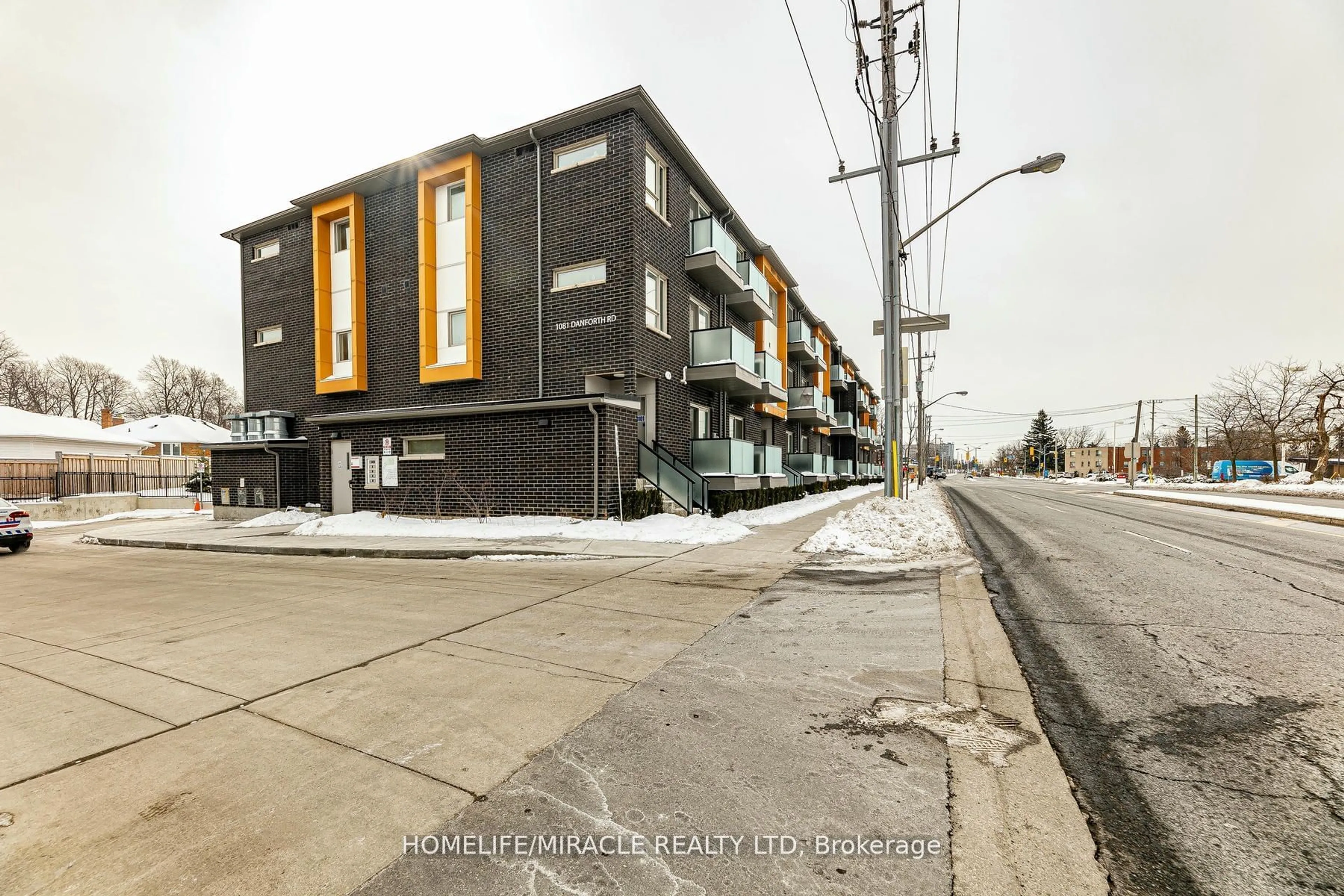 Patio, street for 1081 Danforth Rd #137, Toronto Ontario M1J 0B2