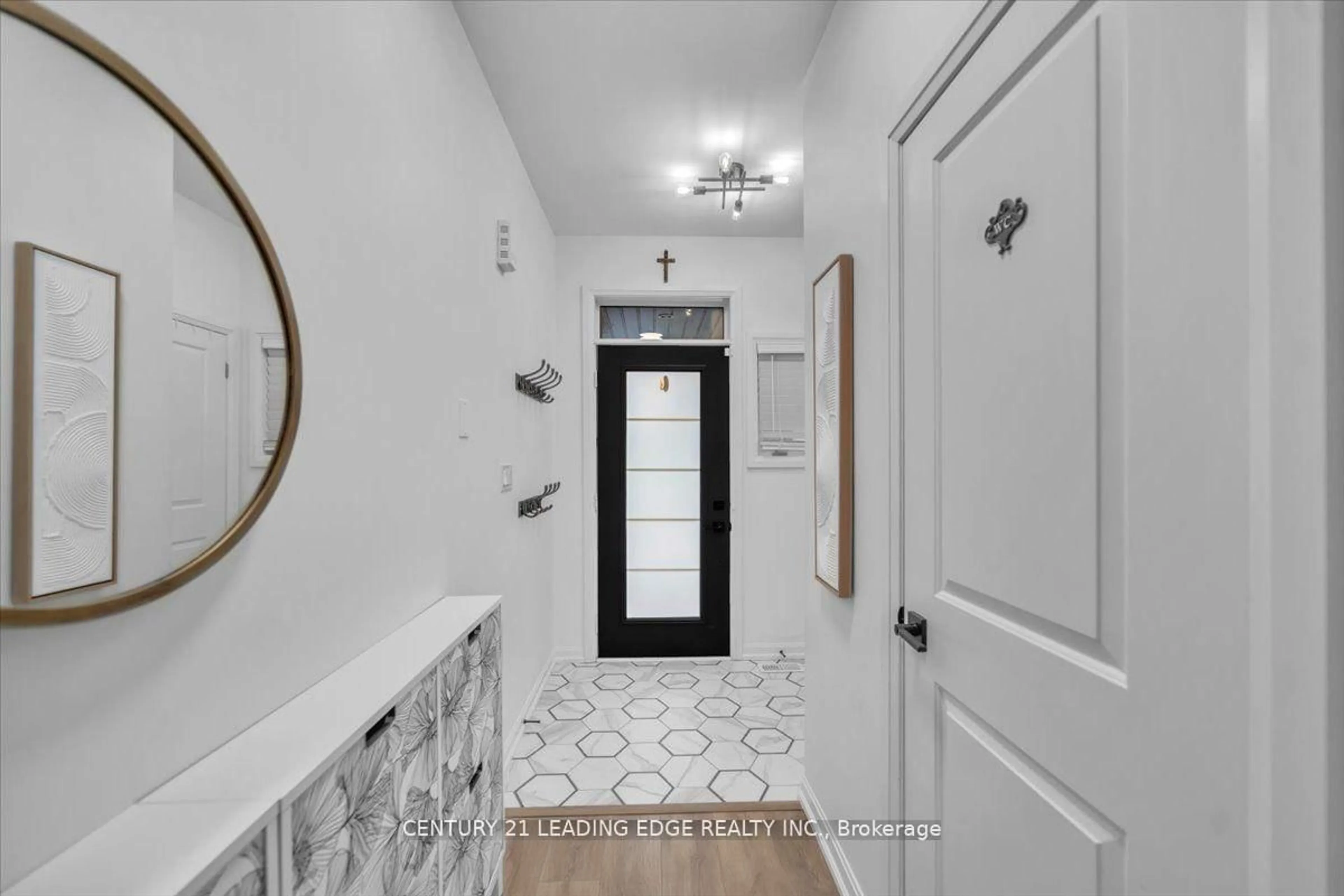 Indoor entryway for 62 Longshore Way, Whitby Ontario L1N 0M1