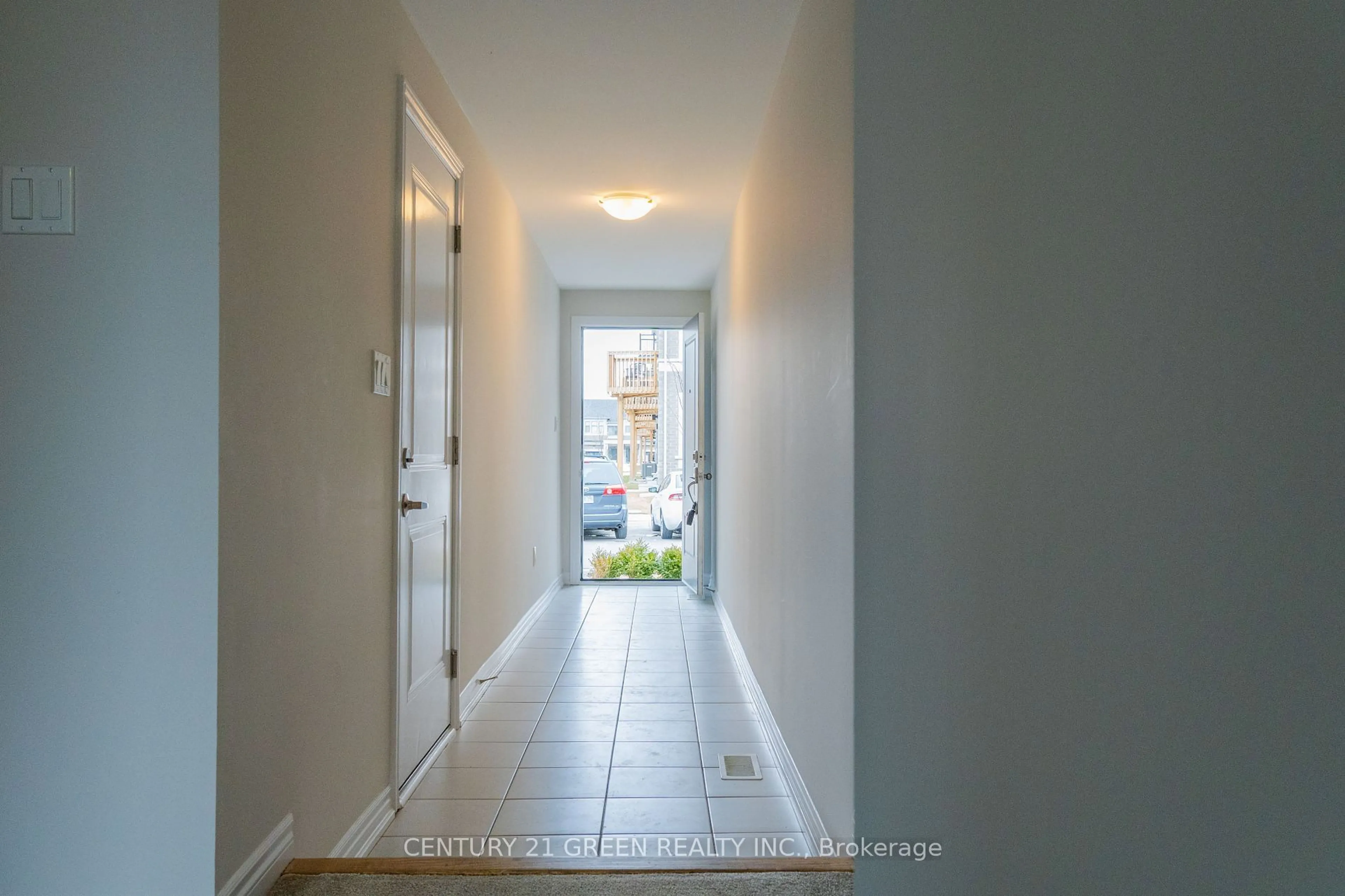 Indoor entryway for 384 Okanagan Path, Oshawa Ontario L1H 0B1