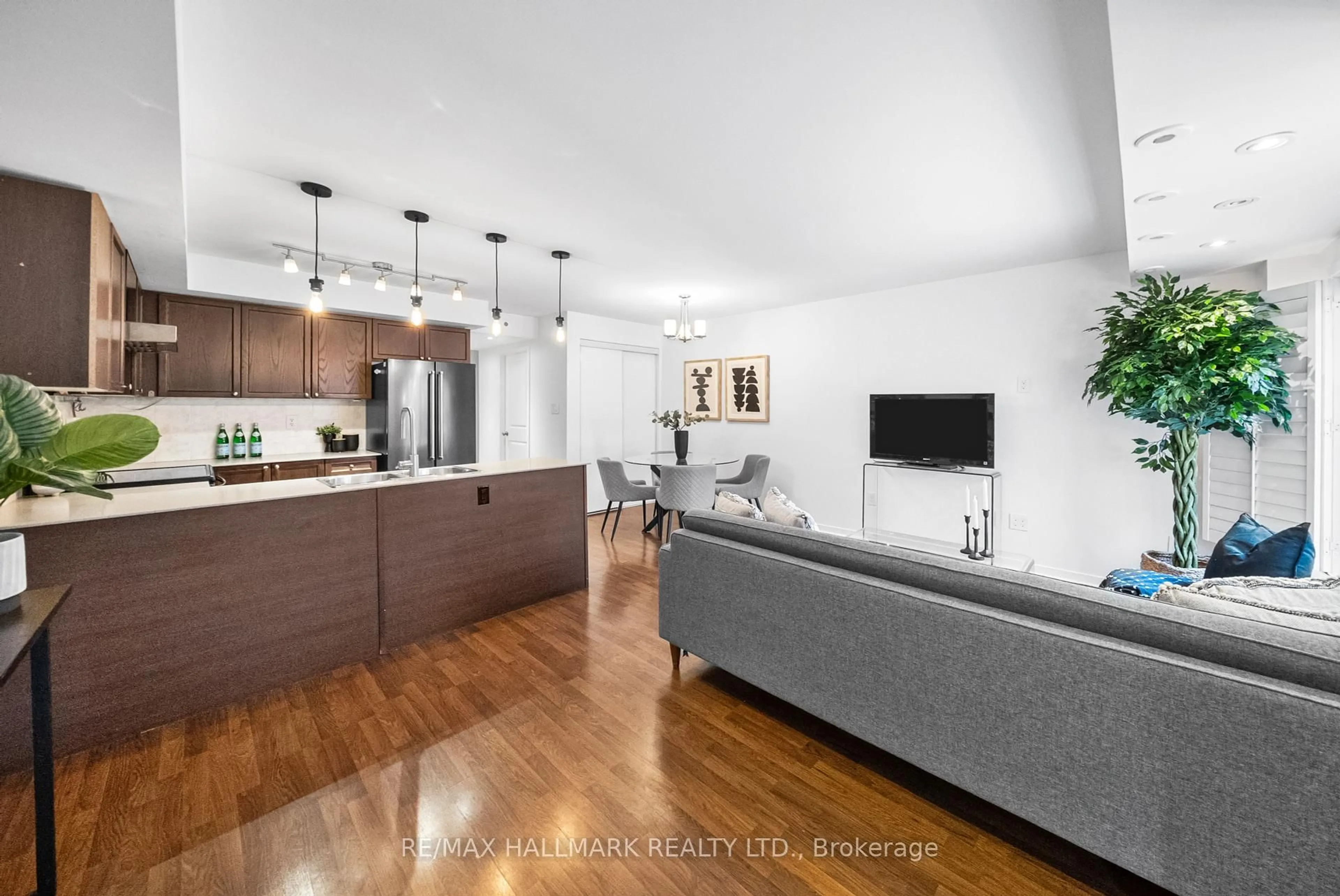 Open concept kitchen, unknown for 25 Florence Wyle Lane, Toronto Ontario M4M 3E7