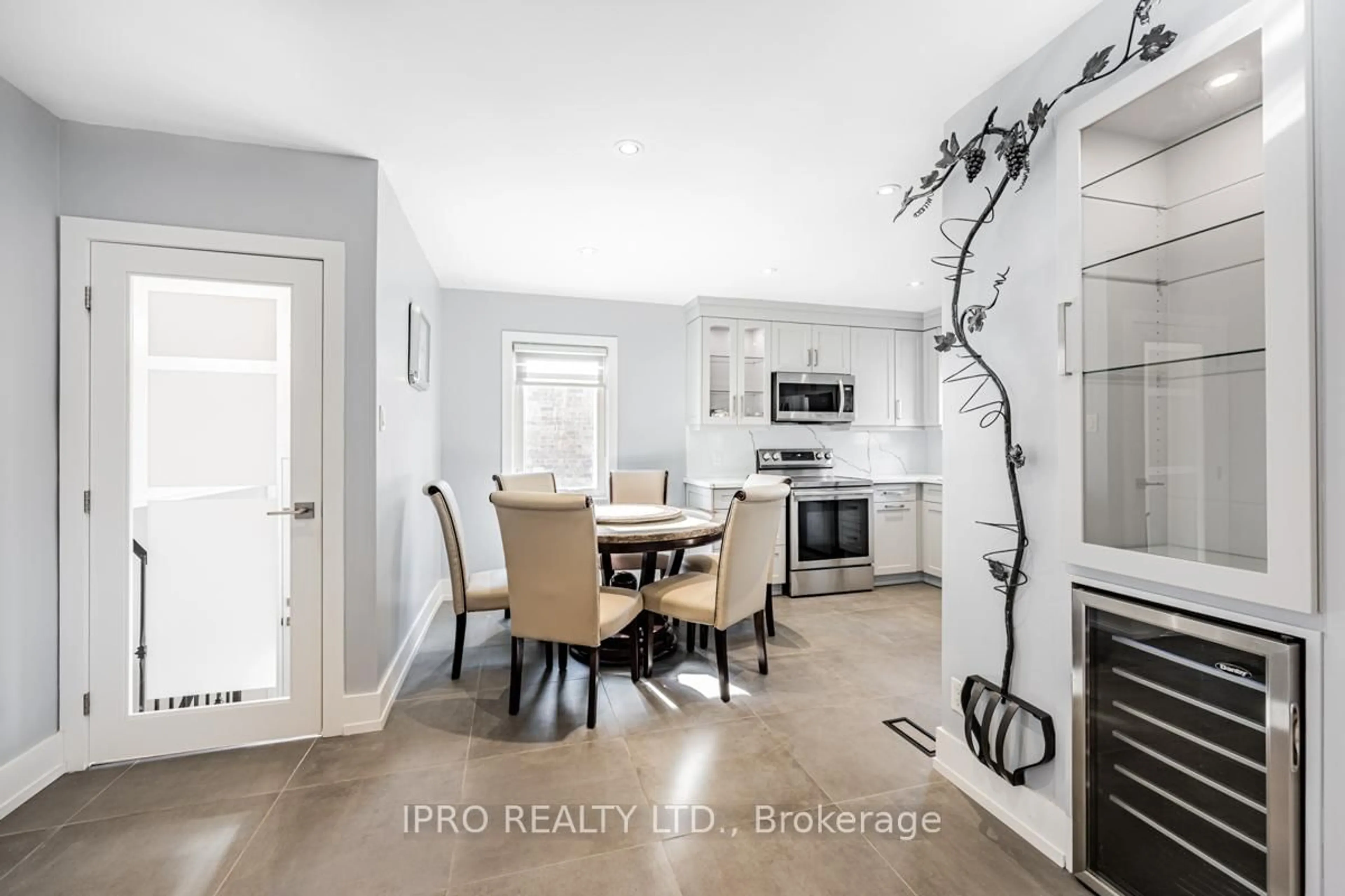 Open concept kitchen, ceramic/tile floor for 55 Lilian Dr, Toronto Ontario M1R 3W2