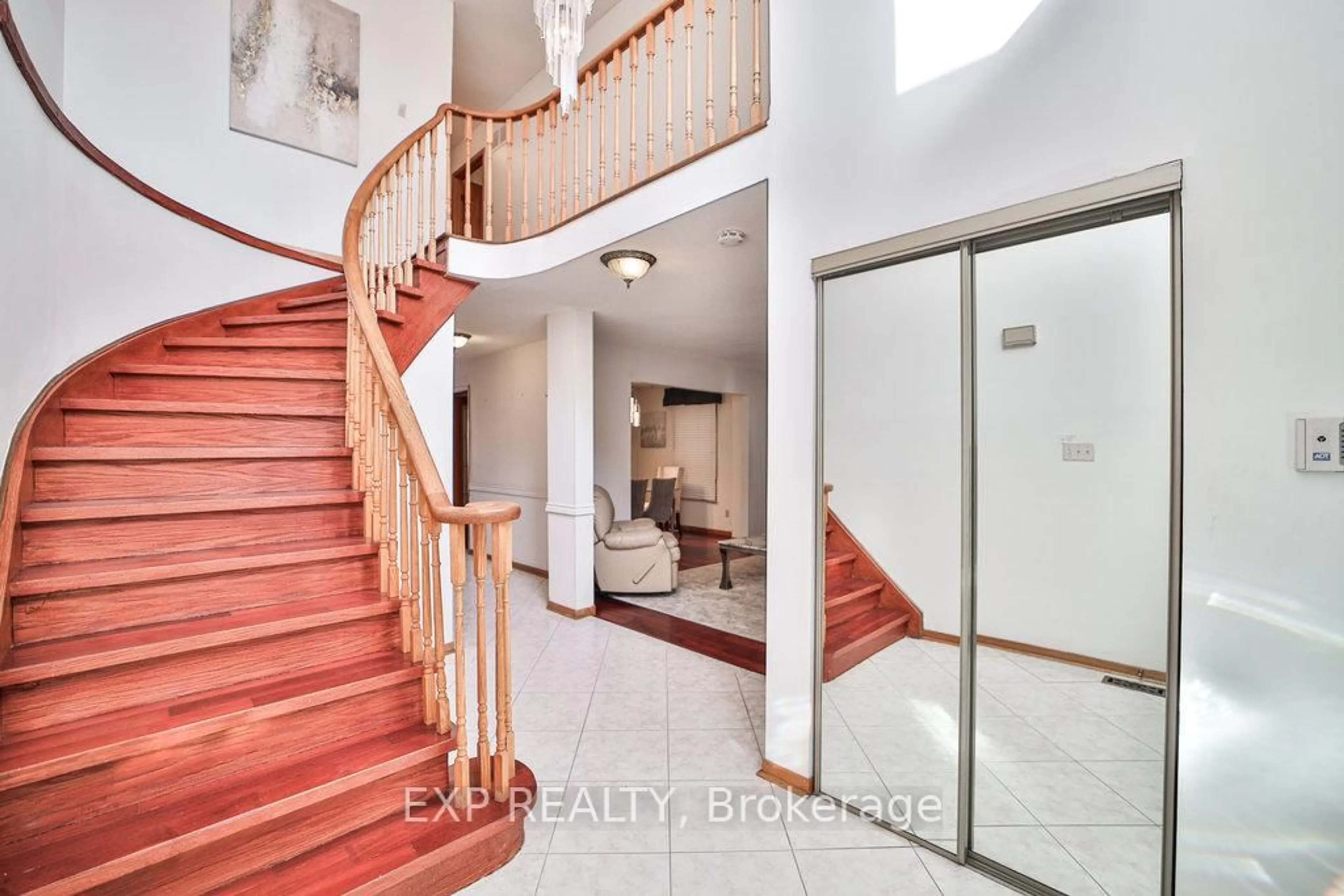 Indoor entryway for 22 Charcoal Dr, Toronto Ontario M1C 3V1