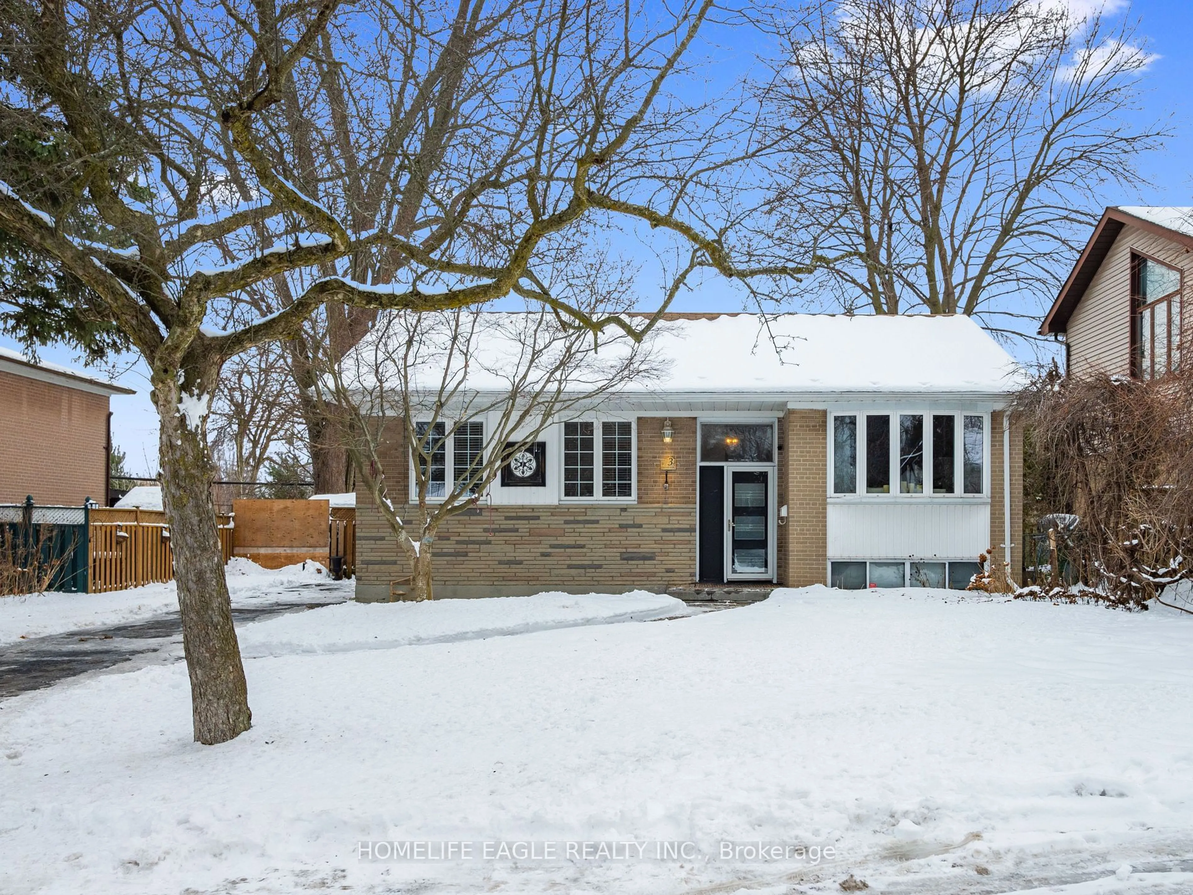 A pic from outside/outdoor area/front of a property/back of a property/a pic from drone, street for 3 Nuffield Dr, Toronto Ontario M1E 1H3