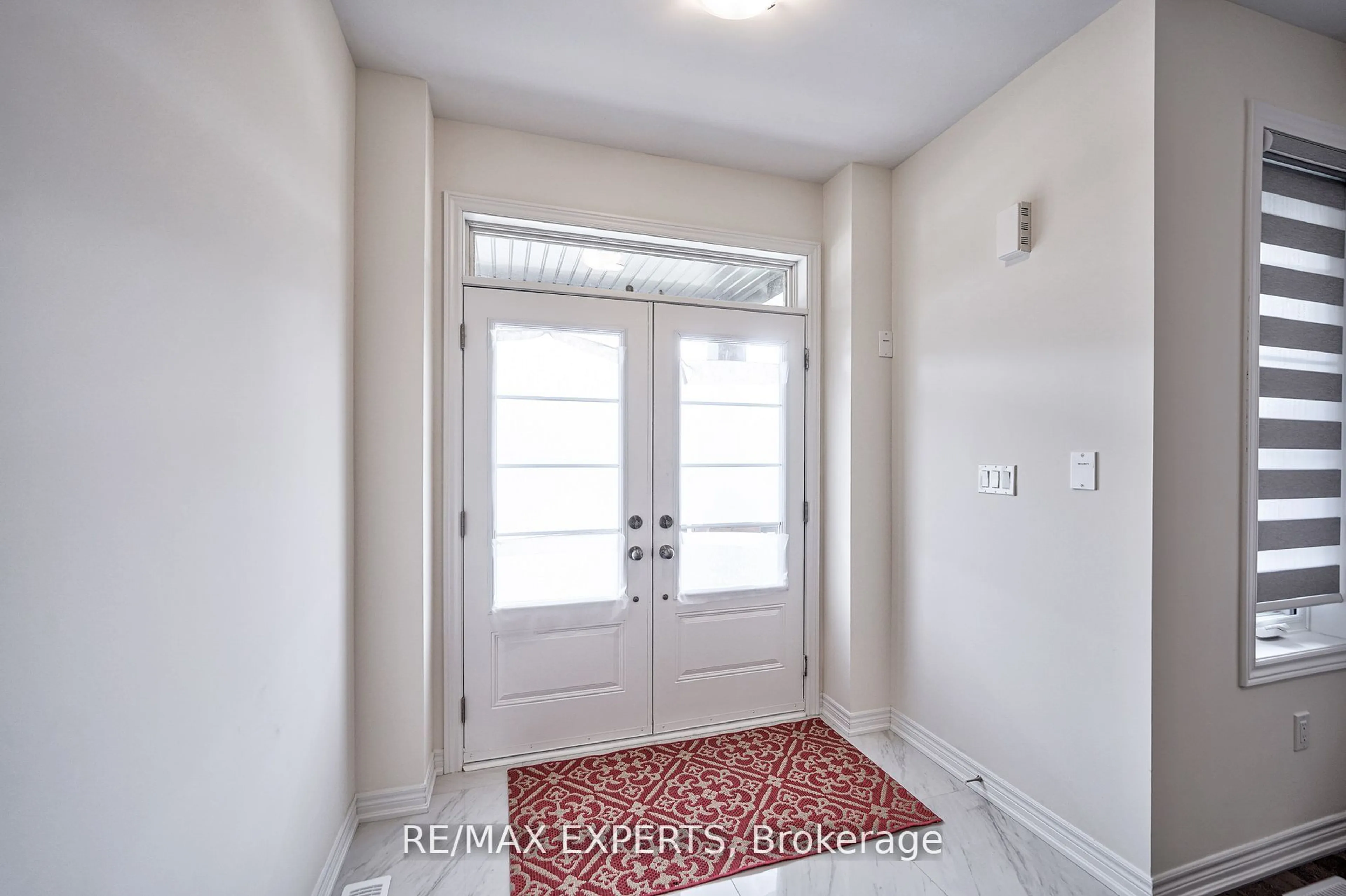 Indoor entryway for 2498 Kentucky Derby Way, Oshawa Ontario L1H 7K4