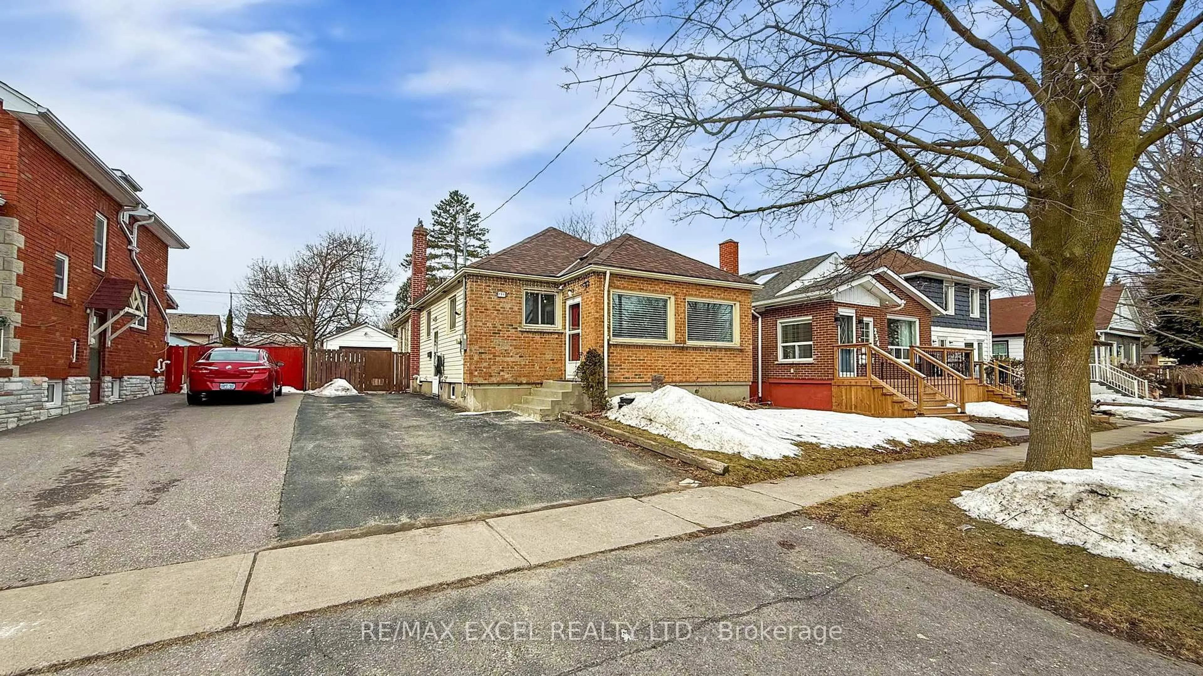 Home with brick exterior material, street for 230 Roxborough Ave, Oshawa Ontario L1G 5W9