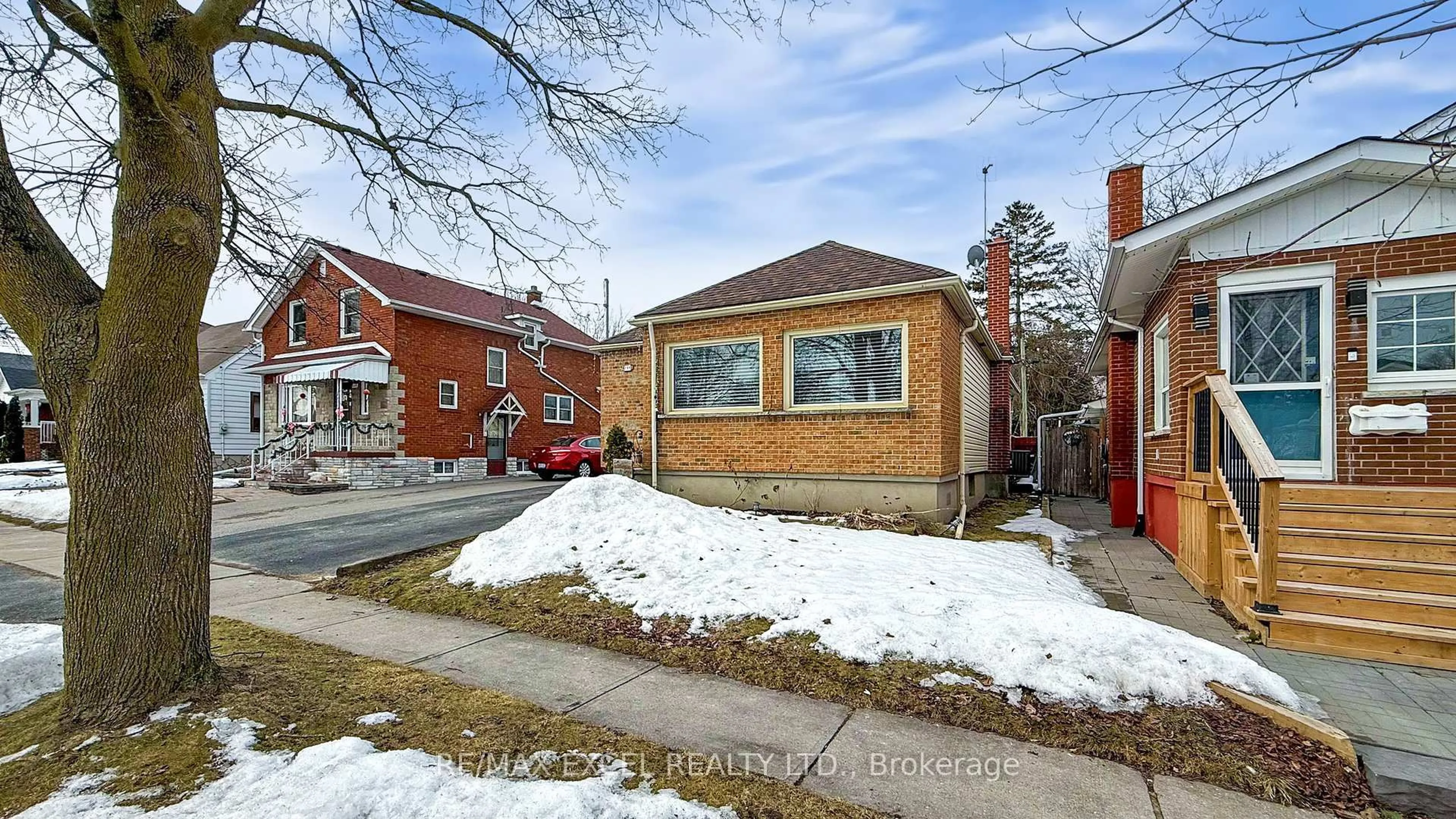 Home with brick exterior material, street for 230 Roxborough Ave, Oshawa Ontario L1G 5W9