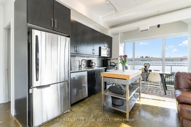 Additional property image - 201 Carlaw Ave Unit 412