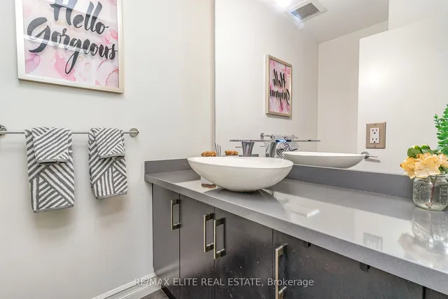 Additional property image - 201 Carlaw Ave Unit 412
