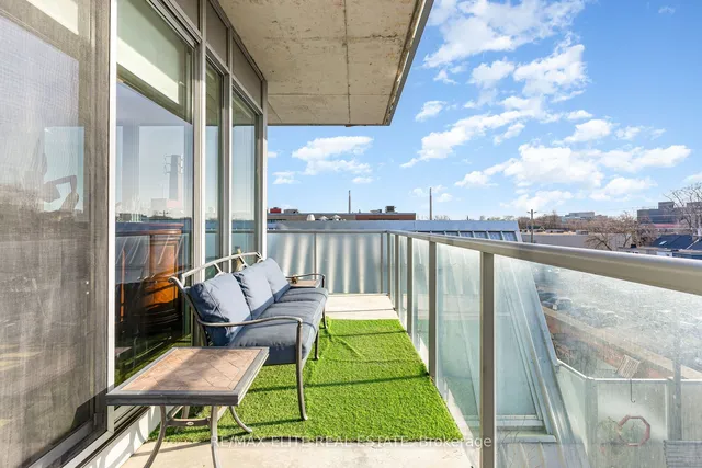 Additional property image - 201 Carlaw Ave Unit 412