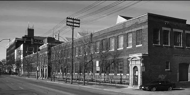 Additional property image - 201 Carlaw Ave Unit 412