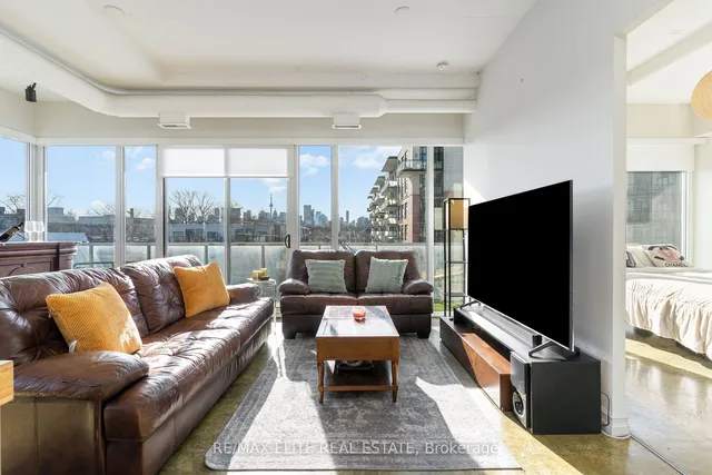 Additional property image - 201 Carlaw Ave Unit 412