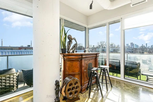 Additional property image - 201 Carlaw Ave Unit 412