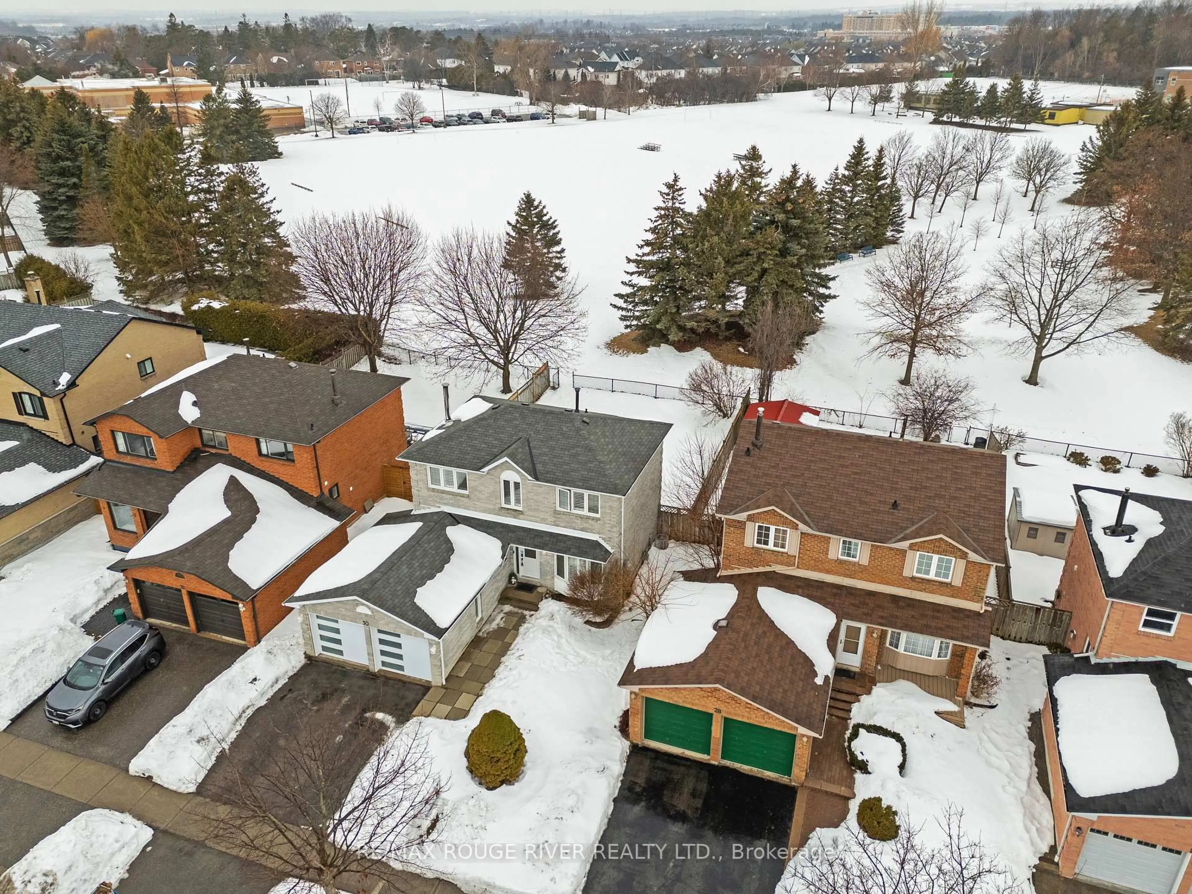 A pic from outside/outdoor area/front of a property/back of a property/a pic from drone, street for 30 Willowbrook Dr, Whitby Ontario L1R 1S7