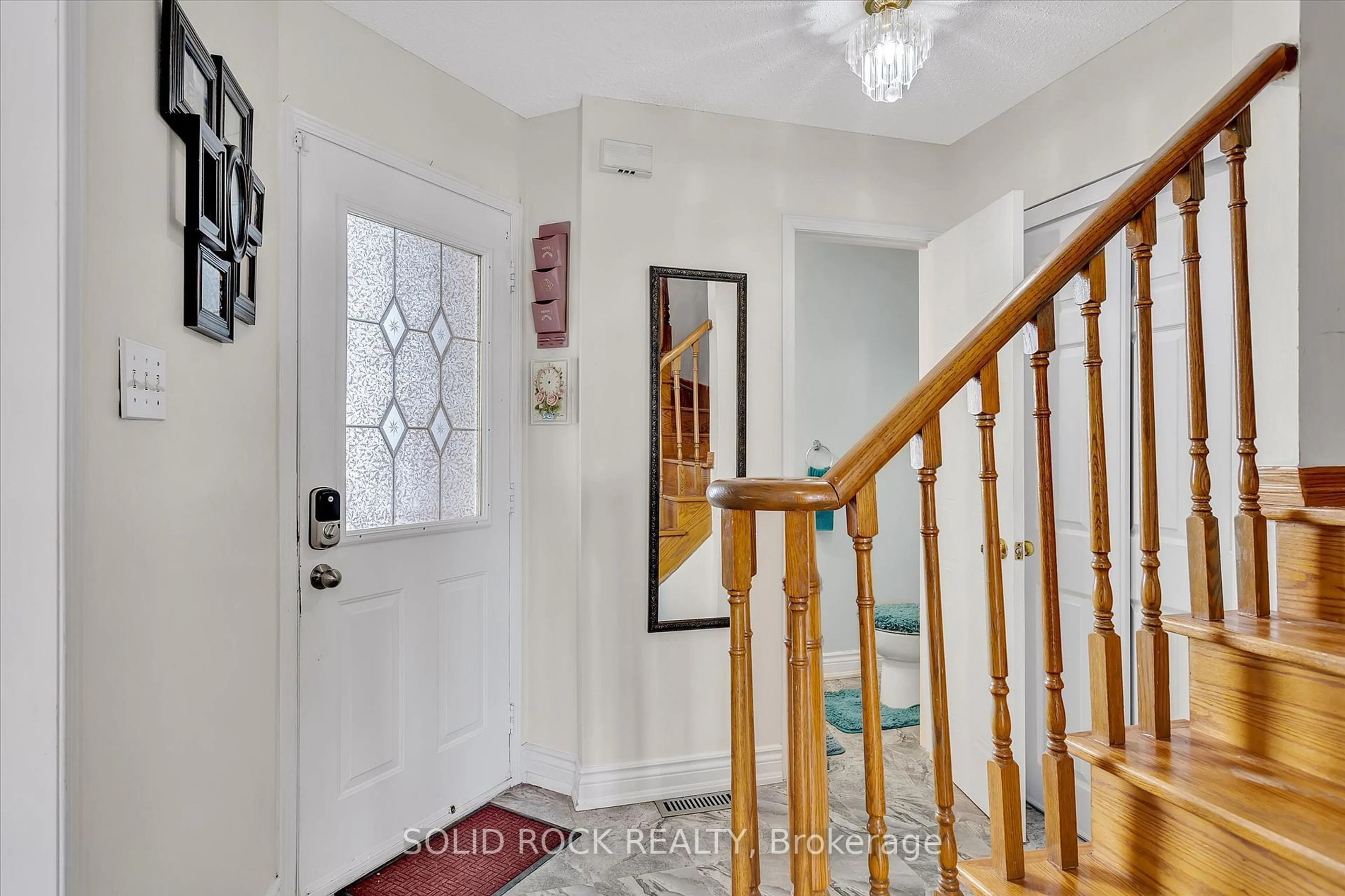 Indoor entryway for 74 John Walter Cres, Clarington Ontario L1E 2W7