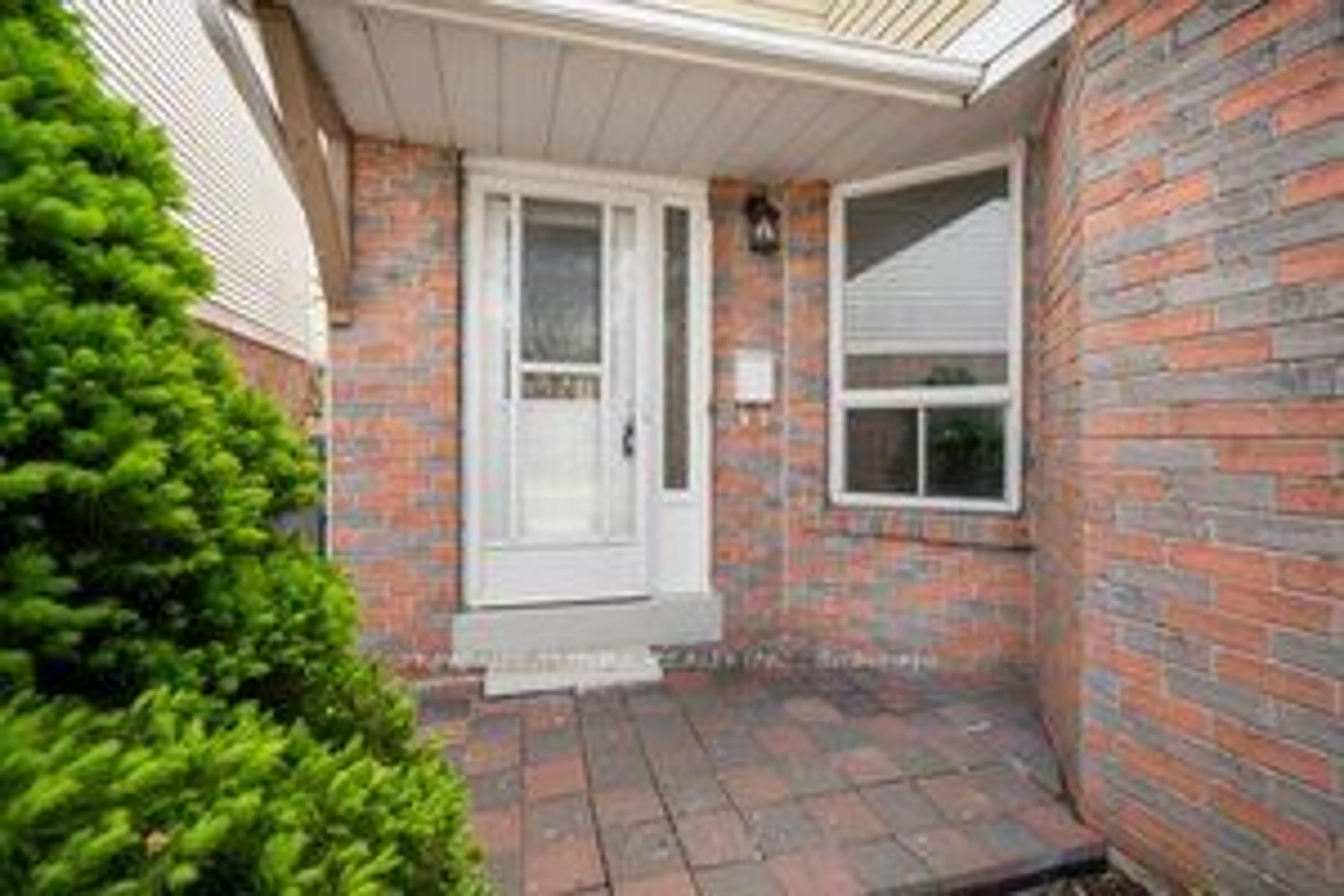 Indoor entryway for 37 Frontier Ptwy, Toronto Ontario M1B 4G6