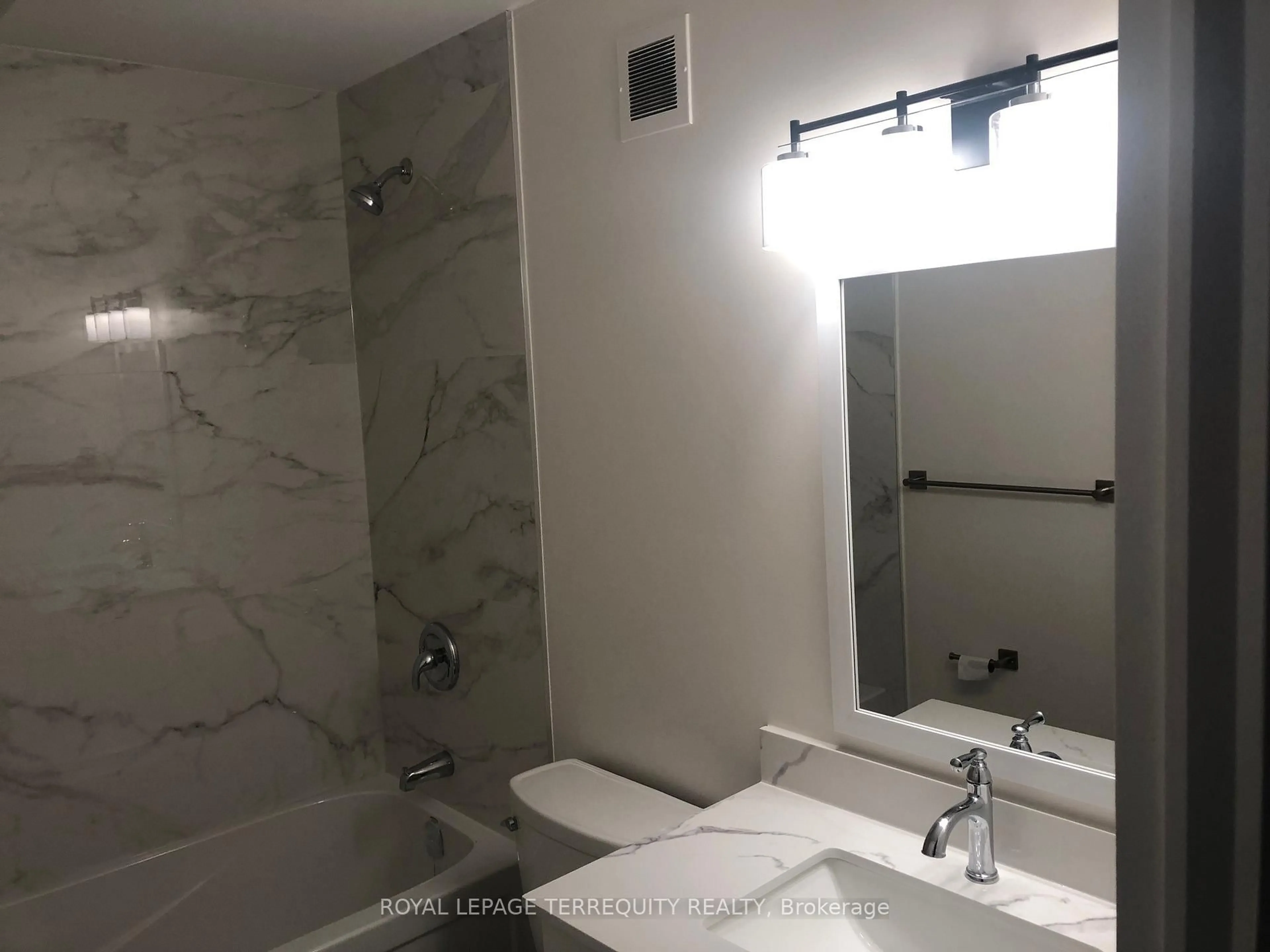 Standard bathroom, ceramic/tile floor for 2 Glamorgan Ave #1005, Toronto Ontario M1P 2M8