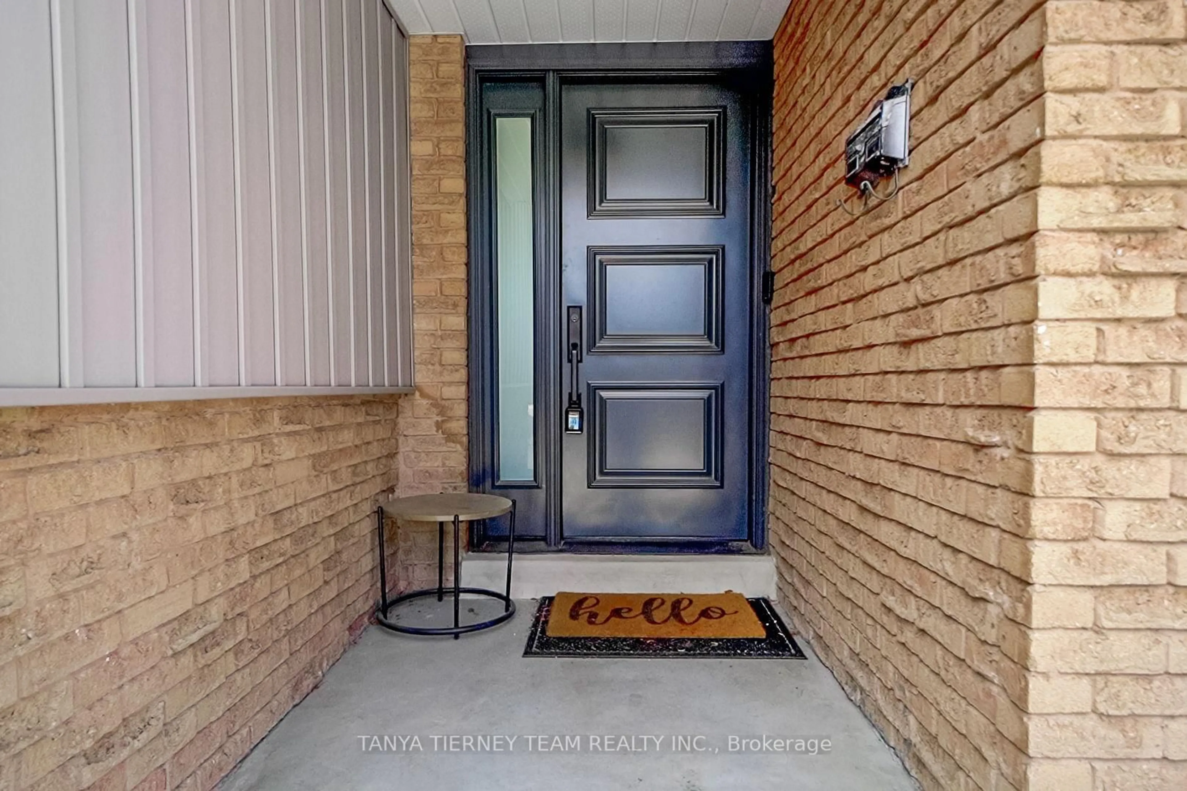 Indoor entryway for 125 Guthrie Cres, Whitby Ontario L1P 1A6